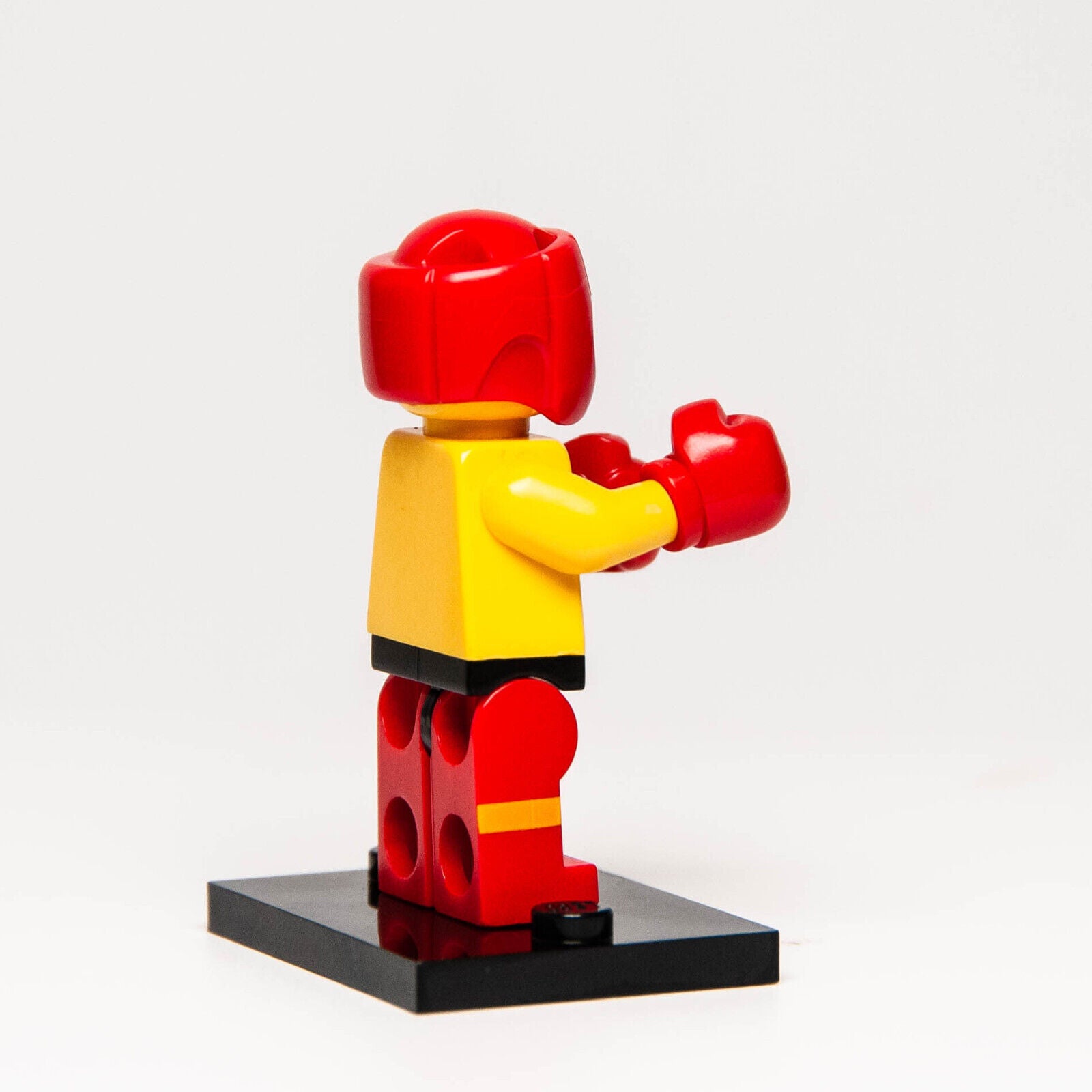 LEGO CMF 8805 Series 5 Minifigure - Boxer with Stand (col05-13) col077 - StudBee