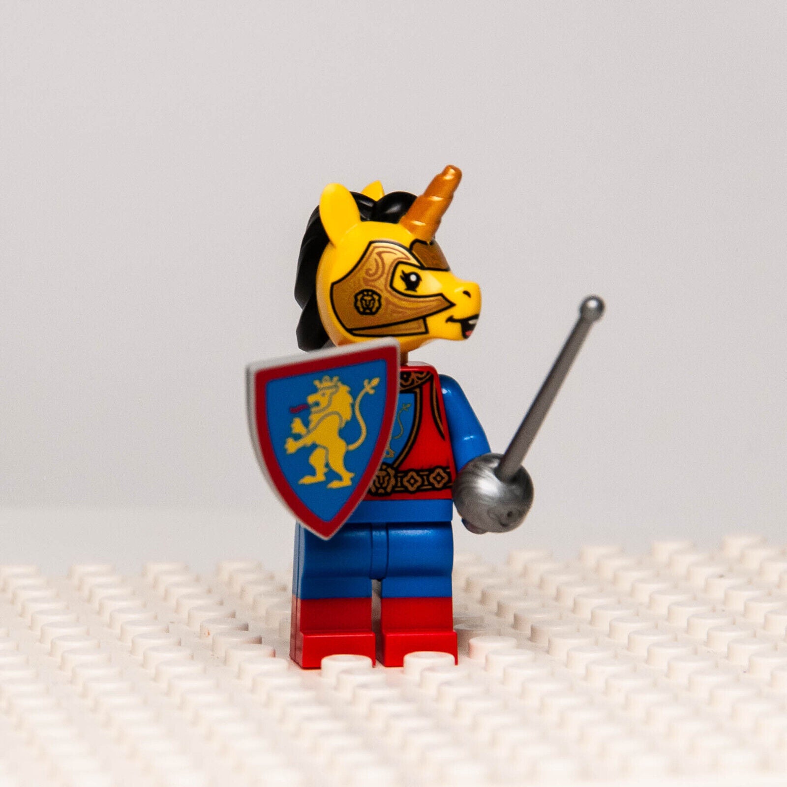 New Lego BAM 2023 Q2 Minifigure Unicorn Lion Knight w/ Sword & Shiel