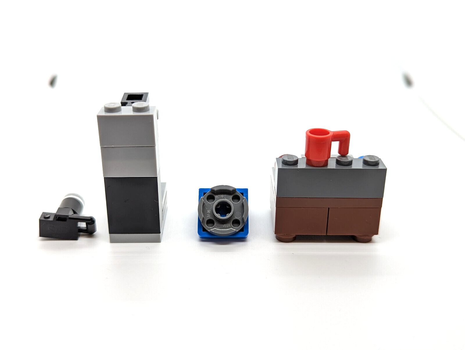 LEGO Volcano Explorer Minifigure: Female Scientist, Research (cty0693) 60124 (sp - StudBee