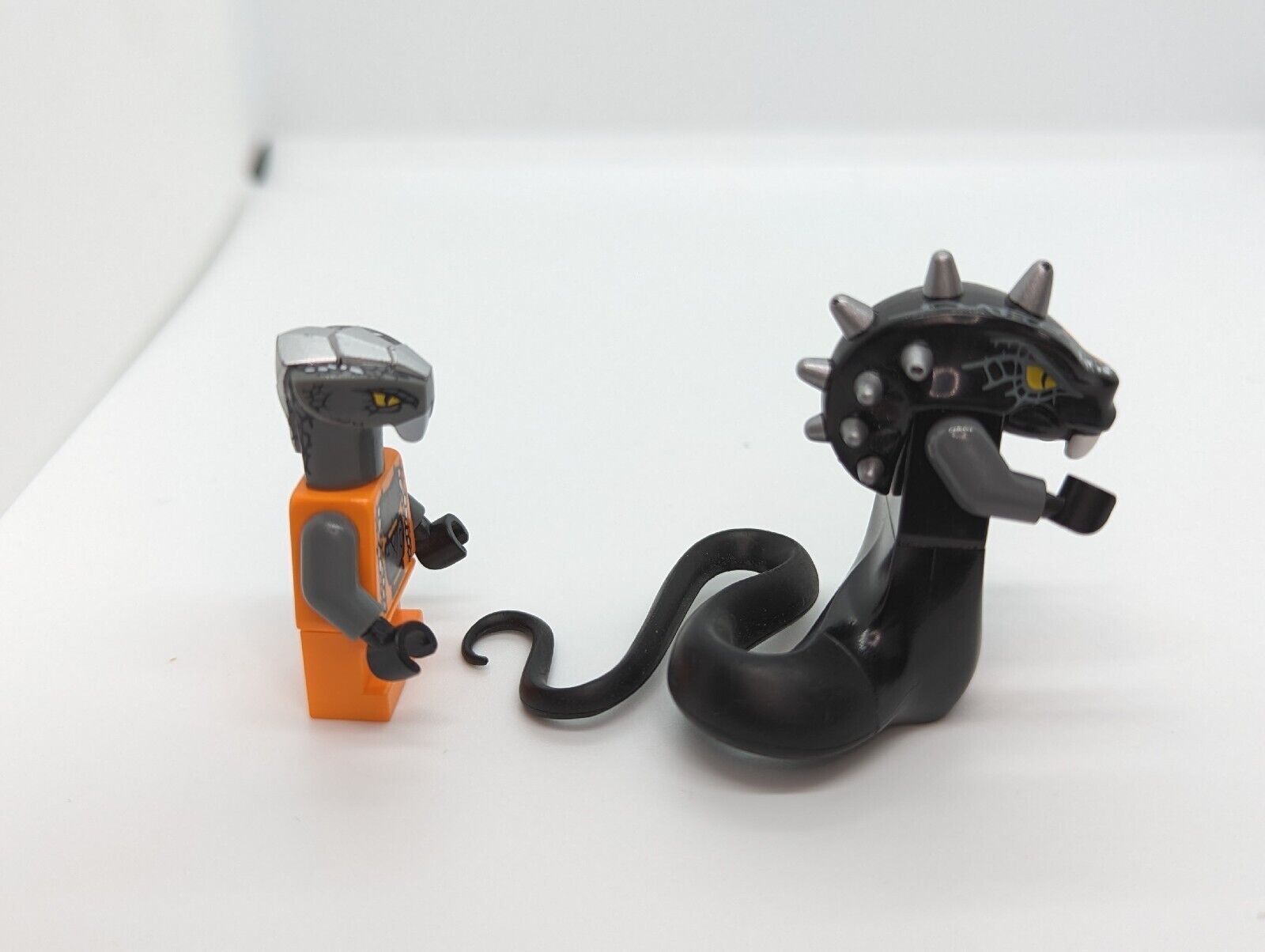 LEGO Skalidor & Chokun Minifigure Ninjago Rise of Snakes 9450 With Wea