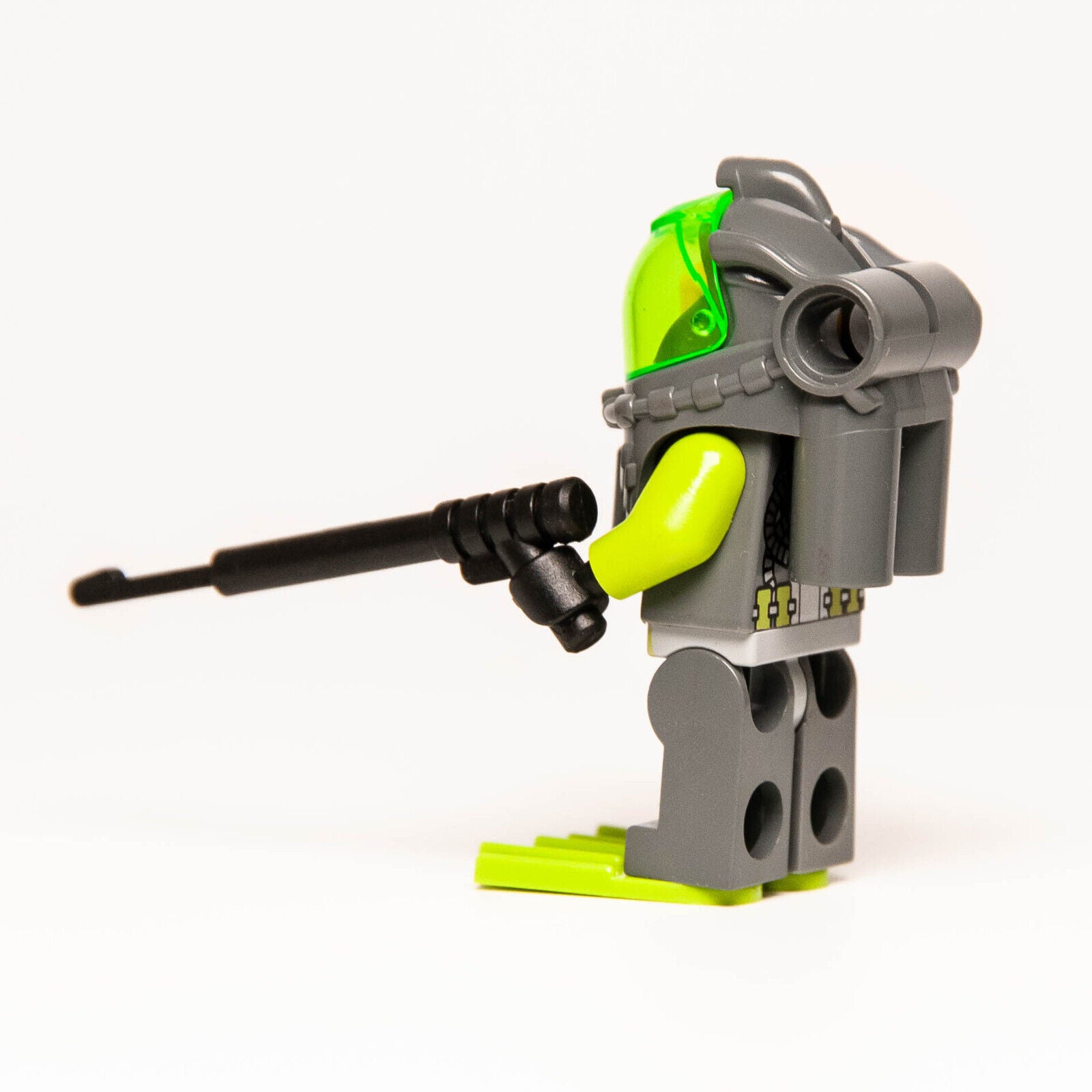 Lego Atlantis Minifigure - Bobby (atl002) with Spear Gun and Treasure Key - StudBee