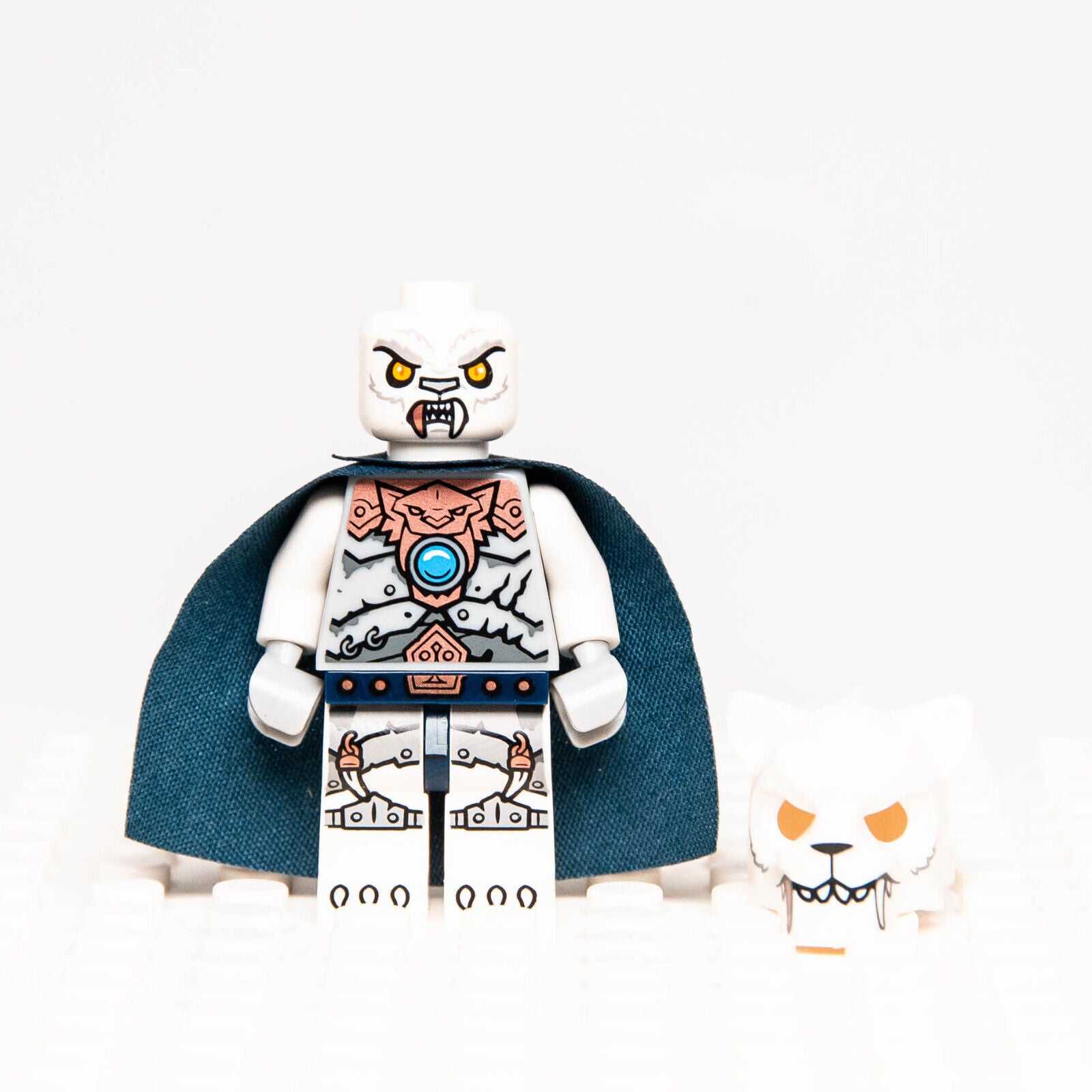 LEGO Sir Fangar Minifigure Legends of Chima Dark Blue Cape (loc161) 2015 5004077 - StudBee