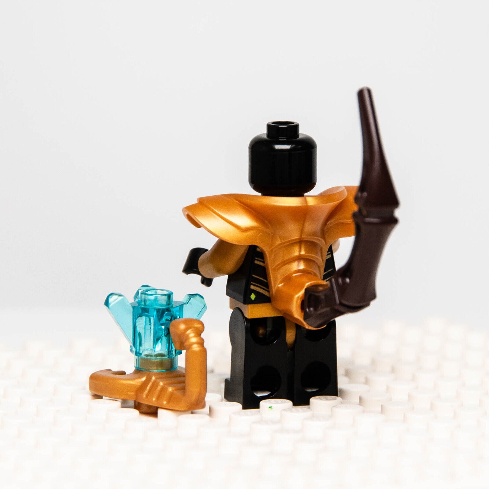 LEGO Legends of Chima SCORM Minifigure (loc056) w/ Gold Scorpion - StudBee