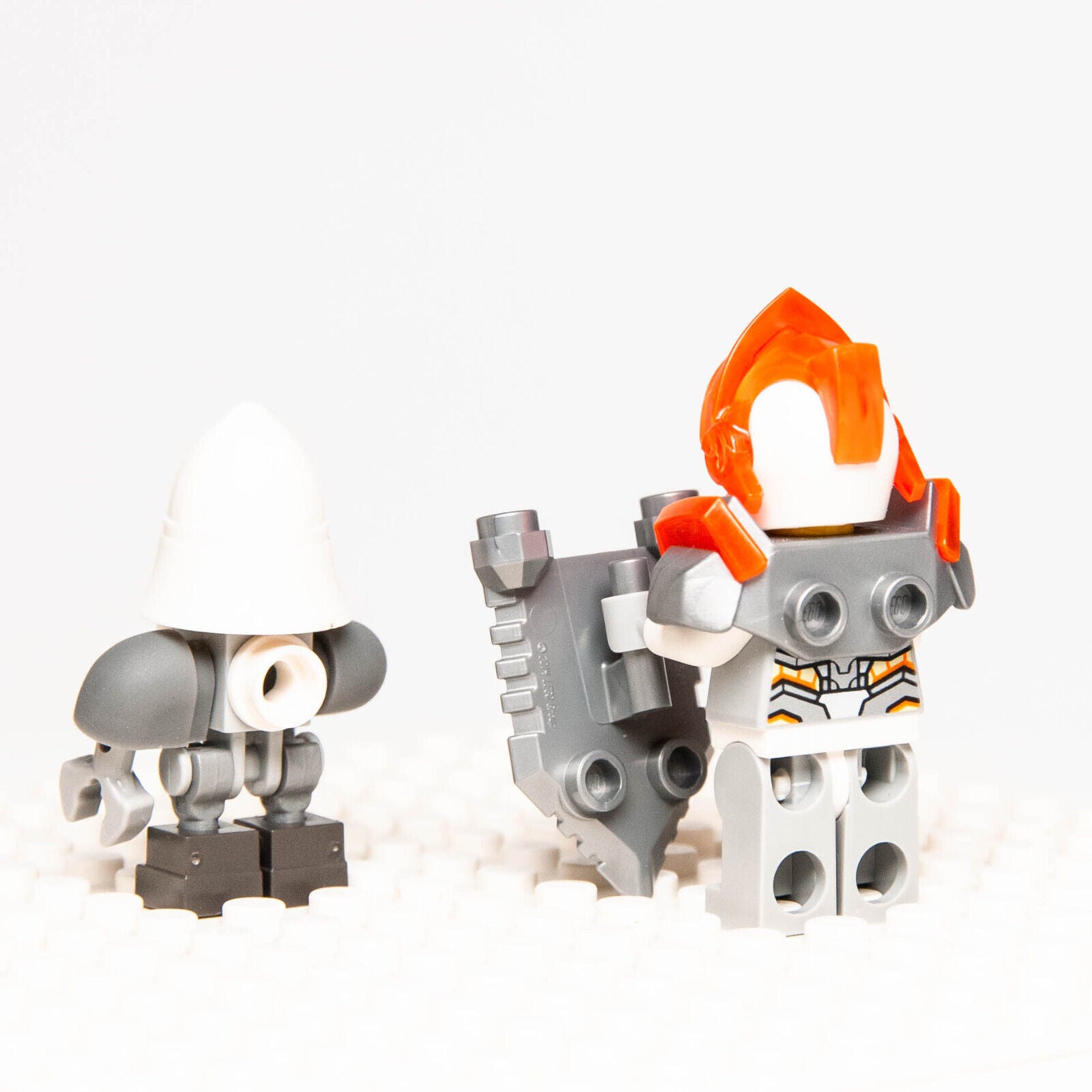 LEGO Nexo Knights Minifigures - Lance (nex076) & Bot (nex091) 70348 Twin Jouster - StudBee
