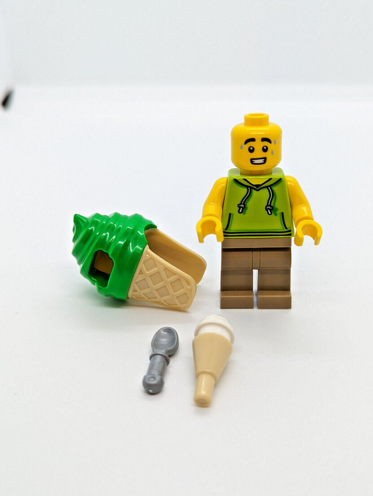 NEW LEGO City Town Ice Cream Vendor Minifigure (cty1389) w/ Spoon & Cone - StudBee