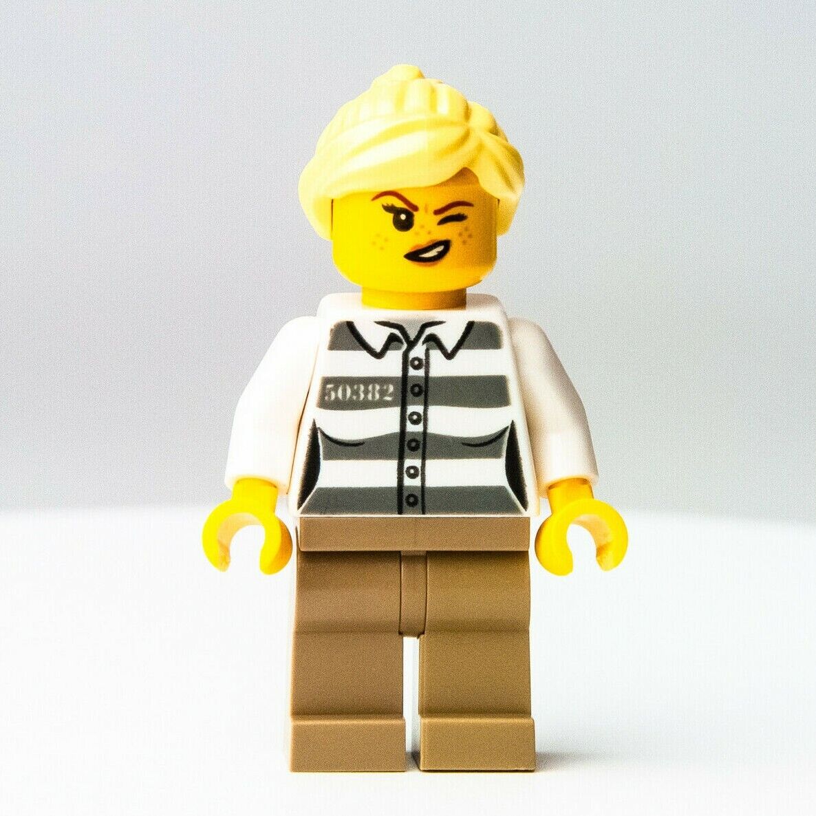 NEW Female Jail Prisoner - Police Mobile Command Truck (cty1368) LEGO Minifig - StudBee