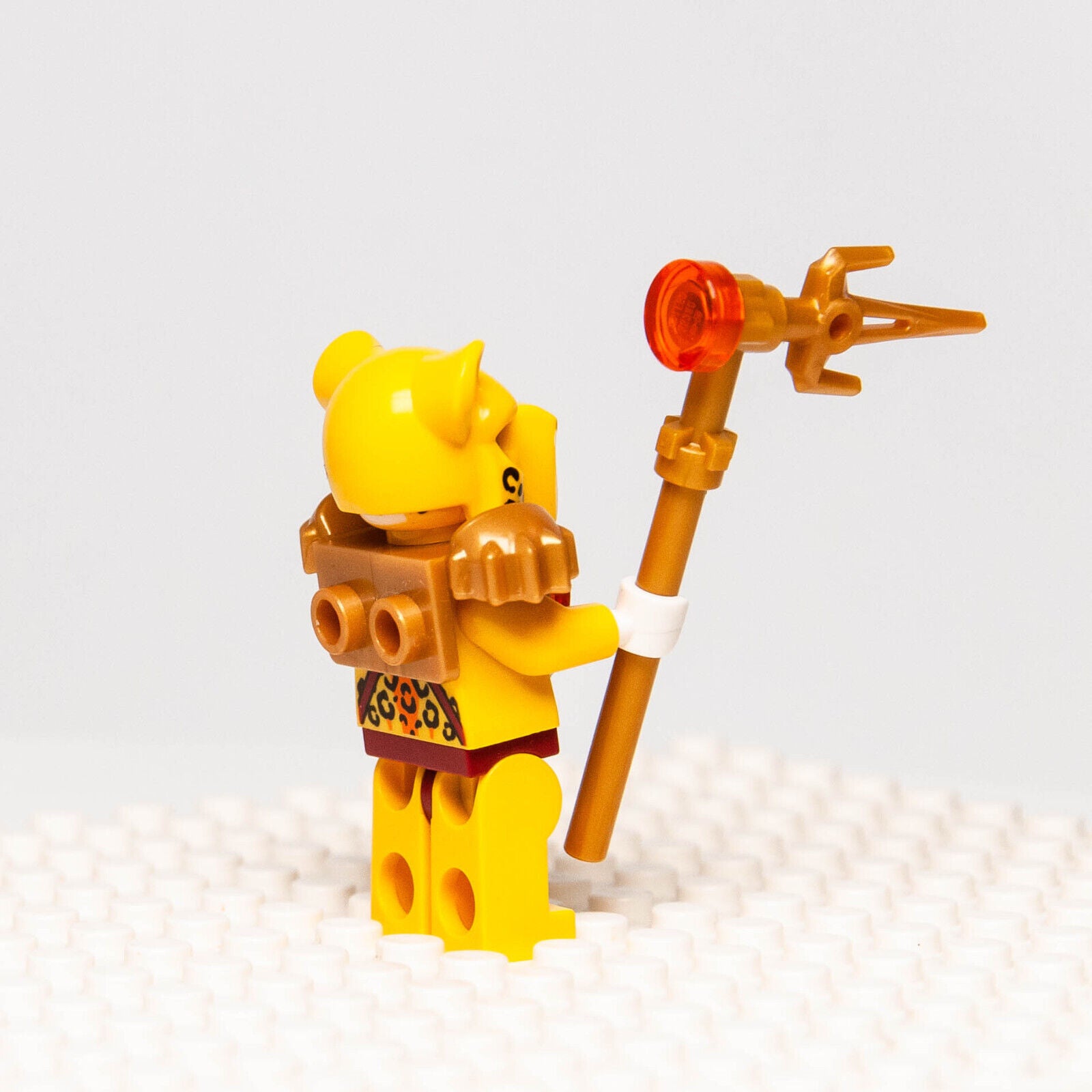 LEGO Chima Minifigure: Lundor, Fire Chi and Heavy Armor (loc081) 70141 Leopard - StudBee