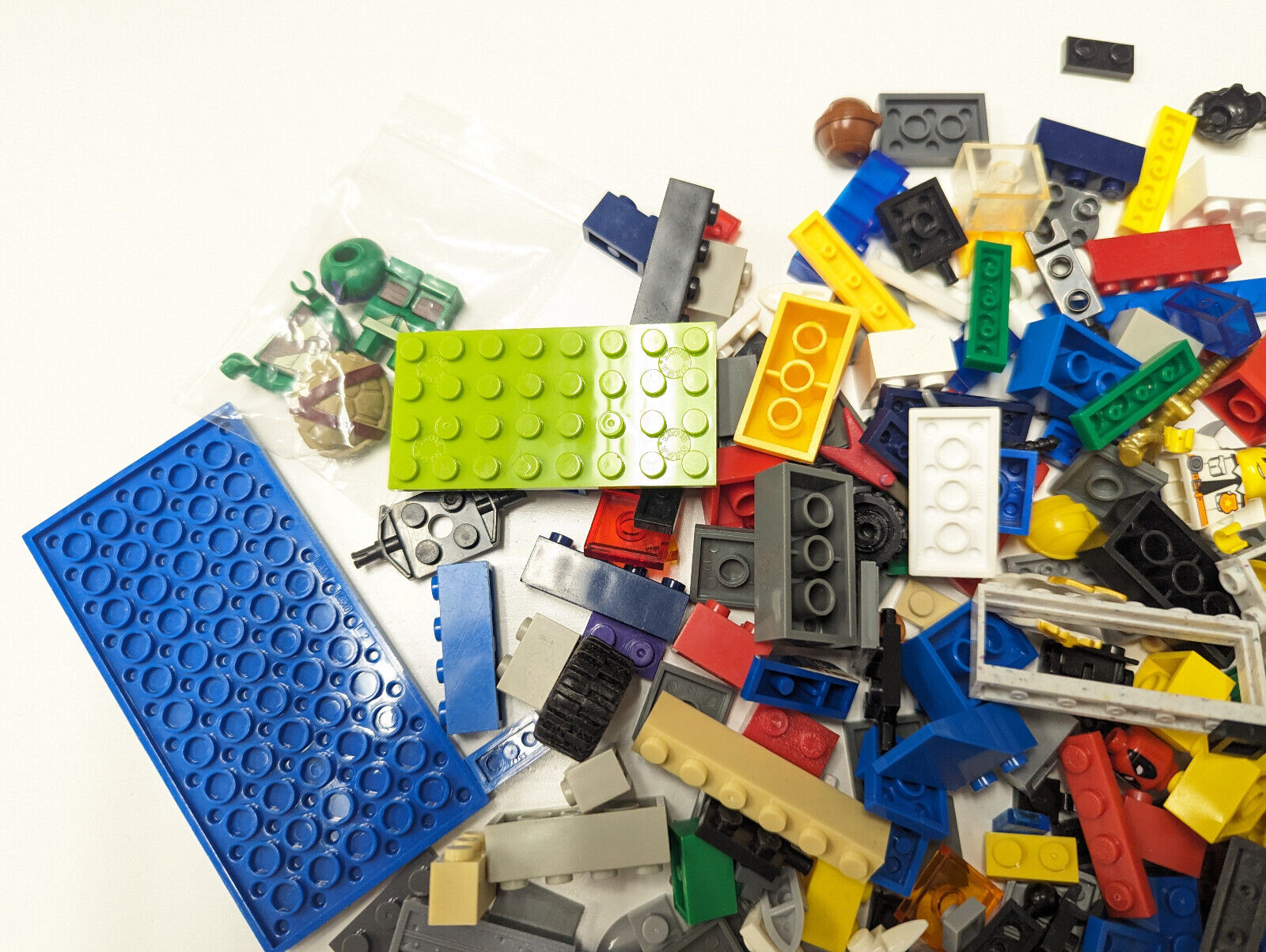 1 lb+ Bulk Building Blocks Parts & Super Hero Lot - Filler MILS Compatible - StudBee