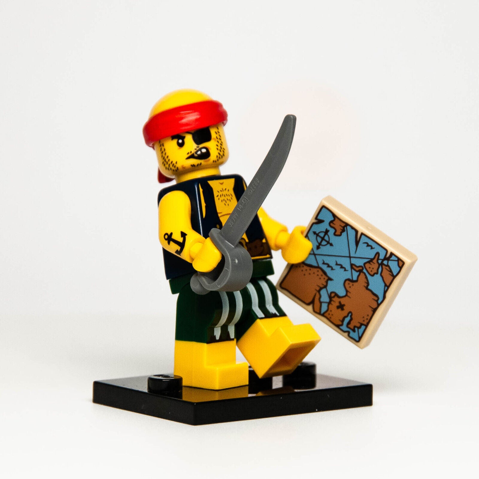 Lego Minifigure - Scallywag Pirate - Lego CMF Series 16 (col16-9 col252) 71013