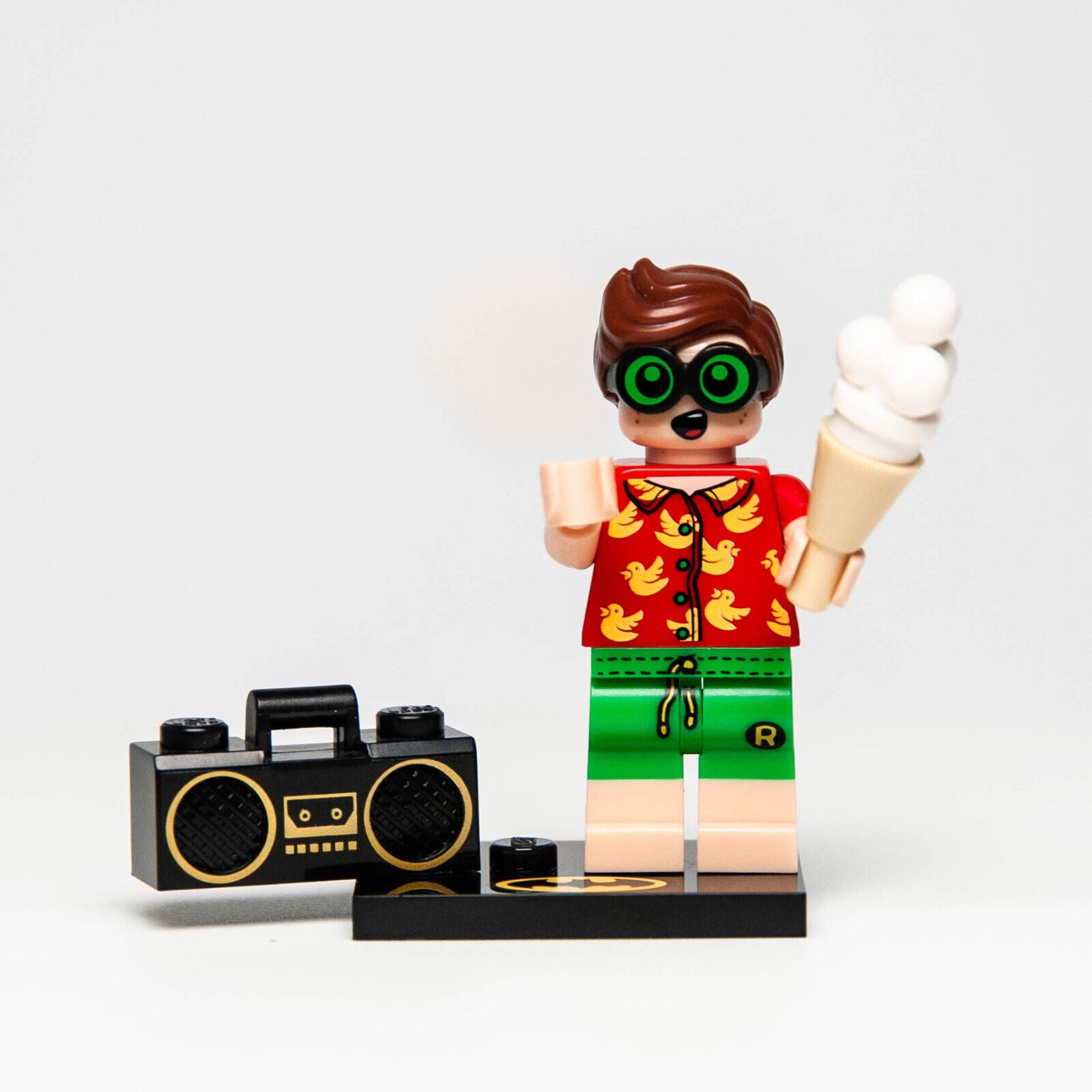 Lego DC Batman CMF Series 2 71020 Minifigure - Beach Vacation Robin (coltlbm2-8) - StudBee