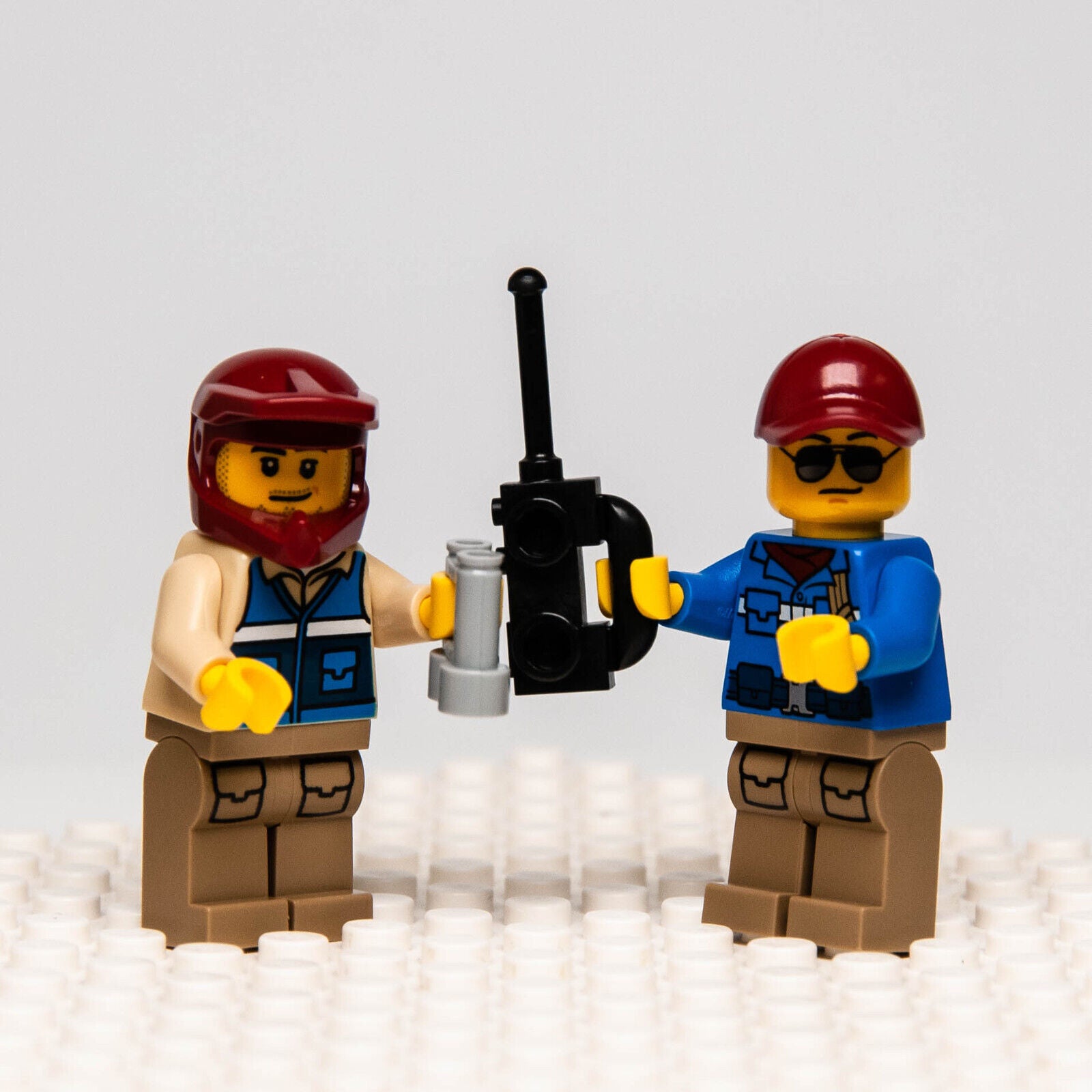 (2) NEW LEGO Wildlife Rescue Minifigures (cty1301 cty1303) 60301 - StudBee