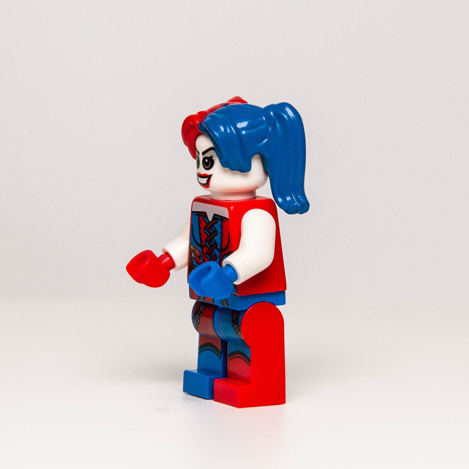 LEGO DC Minifigure - Harley Quinn (sh260) Blue Red Pigtails 76053 w/ Hammer - StudBee