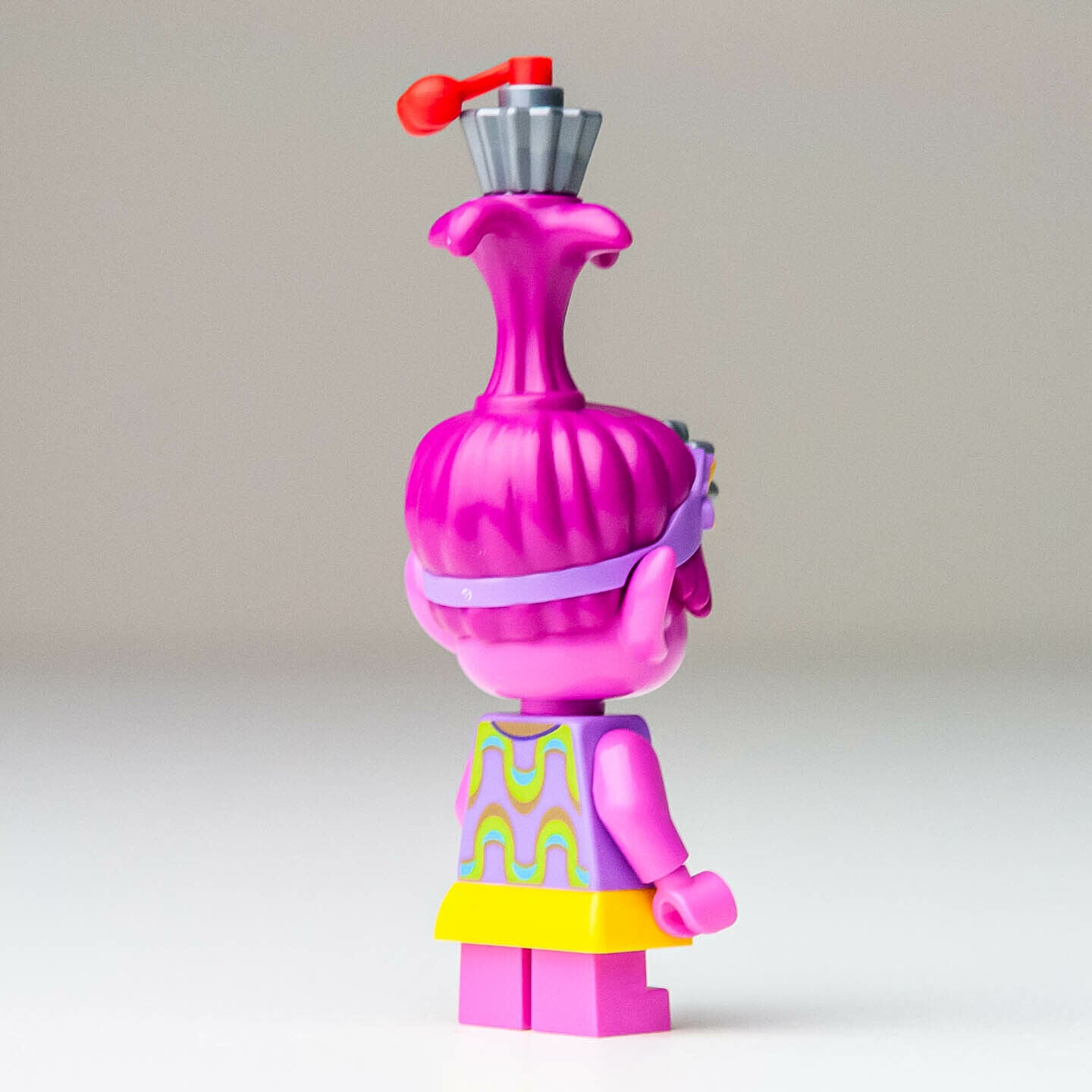 New LEGO Poppy (w/ Silver Cupcake) Minifigure - Vibe City Concert  41258 (twt022 - StudBee