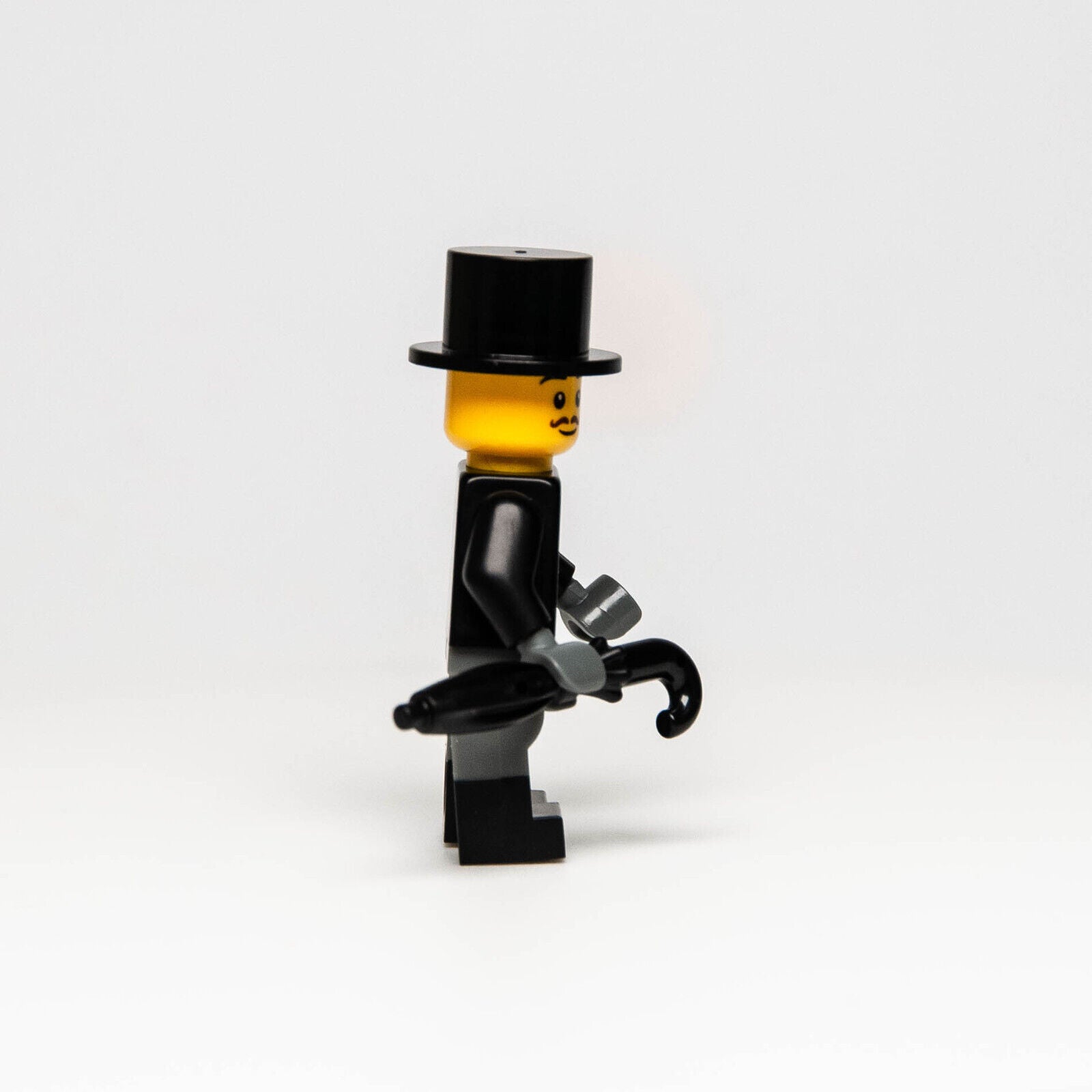 New LEGO 2023 BAM Minifigure - True Gentleman Suit, Top Hat & Umbrella (cty - StudBee