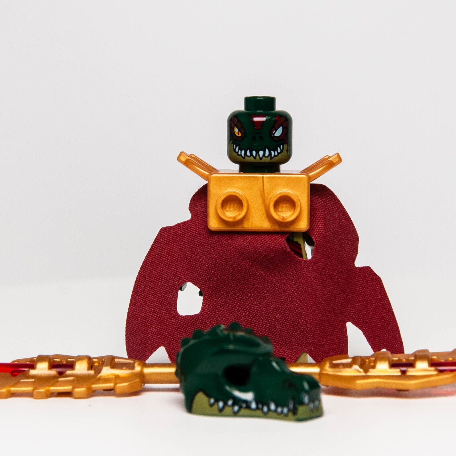 NEW LEGO Minifigure Legends of Chima Cragger w/ Cape (loc024) - StudBee