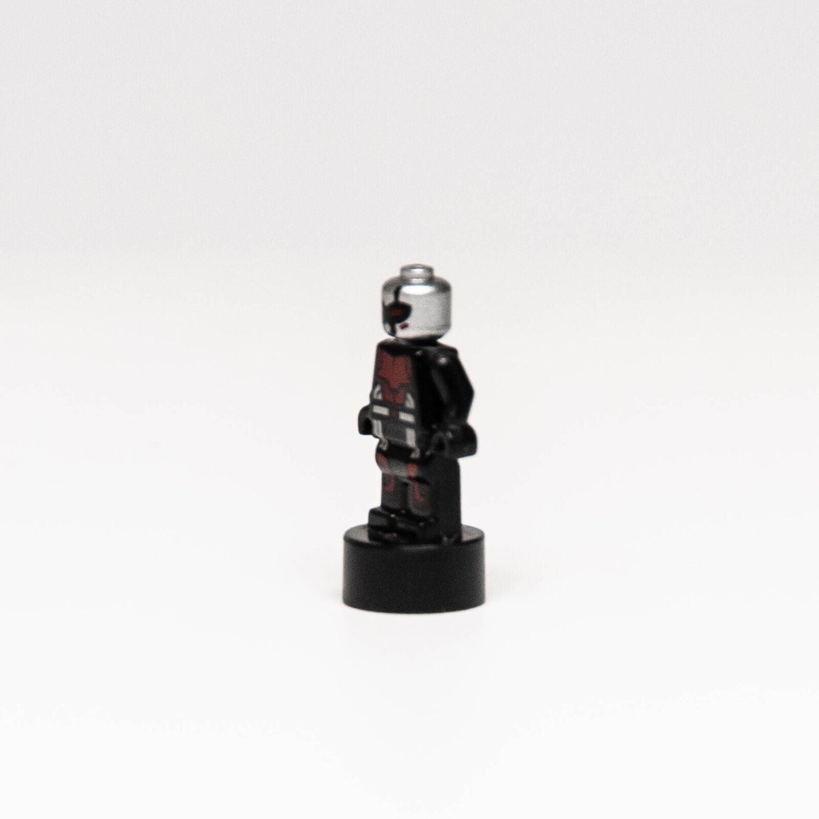 LEGO Micro Minifigure Ant-Man (Scott Lang) Original Suit 76051 (90398pb007) (sh - StudBee