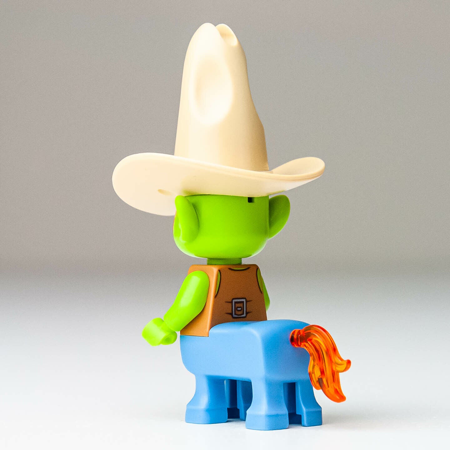 New LEGO Hickory with Hat Minifigure - Vibe City Concert - 41258 (twt025) - StudBee