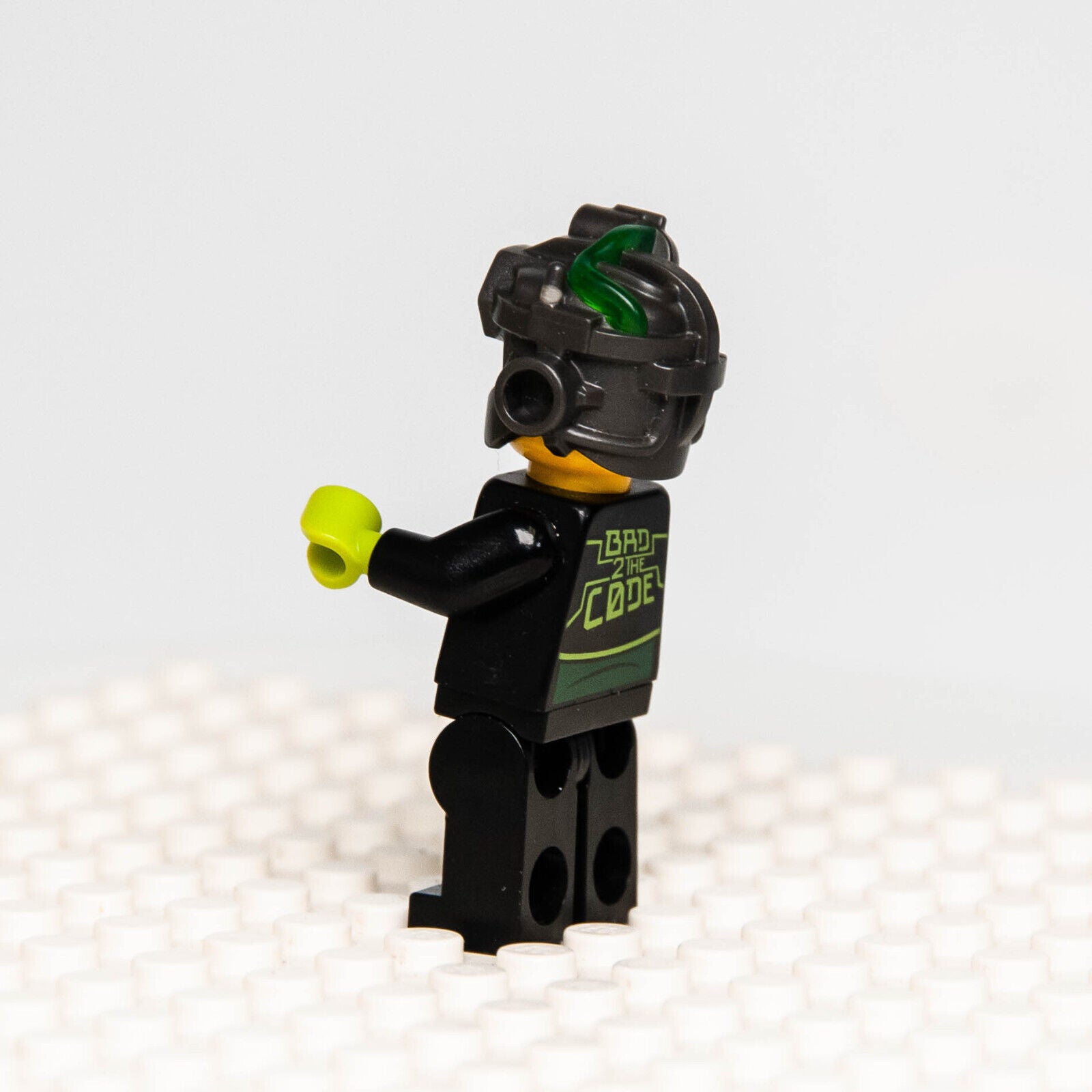 LEGO Ultra Agents Minifigure - Terabyte (uagt016) Mission HQ 70165 - StudBee