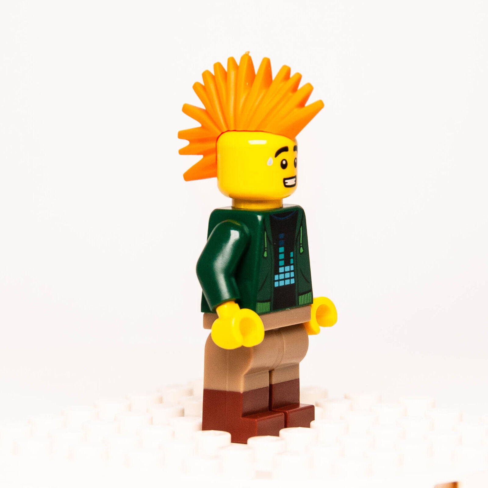 New LEGO BAM Q1 2024 Minifigure - Orange Mohawk Guy with Boom Box (cty - StudBee