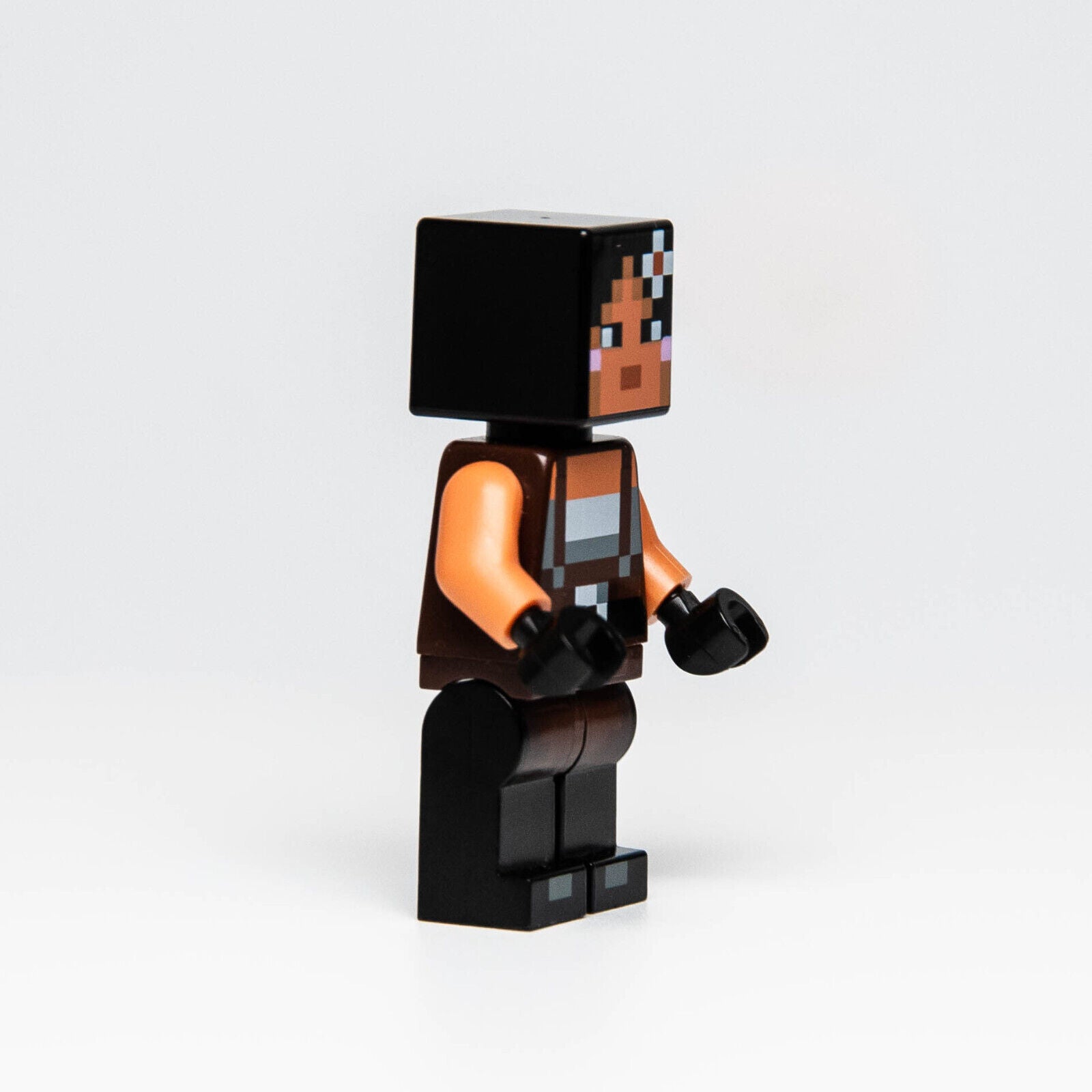 LEGO Minecraft Skin 2 Minifigure Farmgirl (min035) Female Flower and Suspenders - StudBee