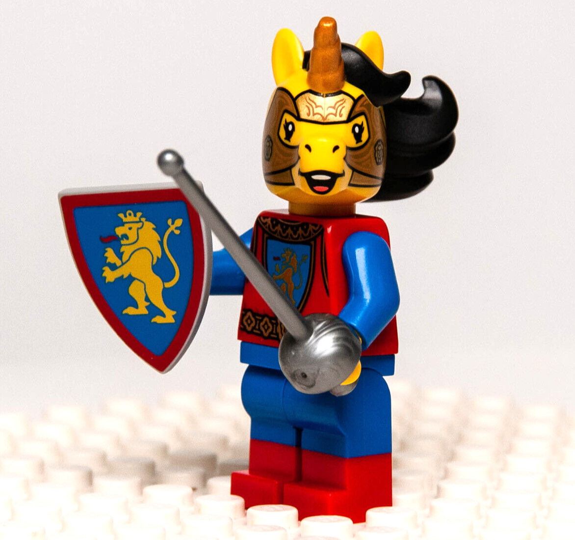 New Lego BAM 2023 Q2 Minifigure - Unicorn Lion Knight w/ Sword & Shield (cas - StudBee