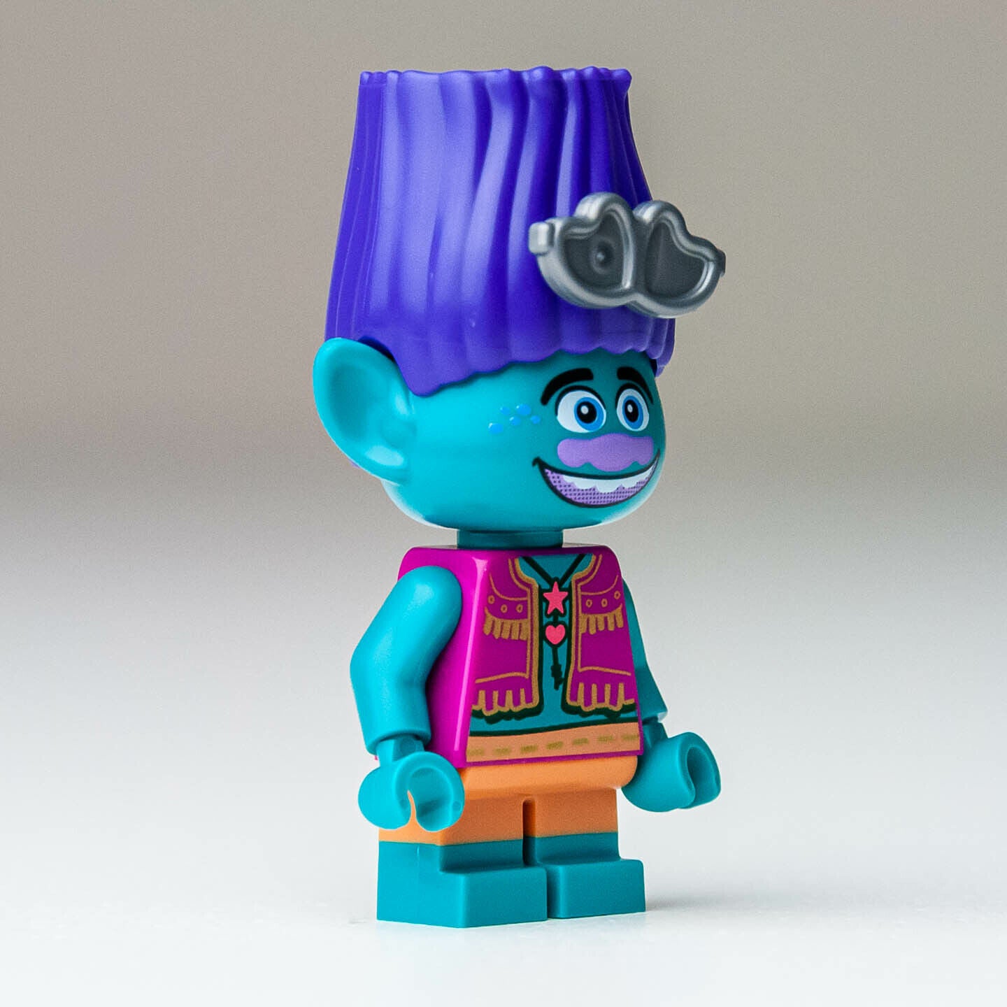 New LEGO Branch (Magenta Vest) Minifigure - Vibe City Concert - 41258 (twt023) - StudBee