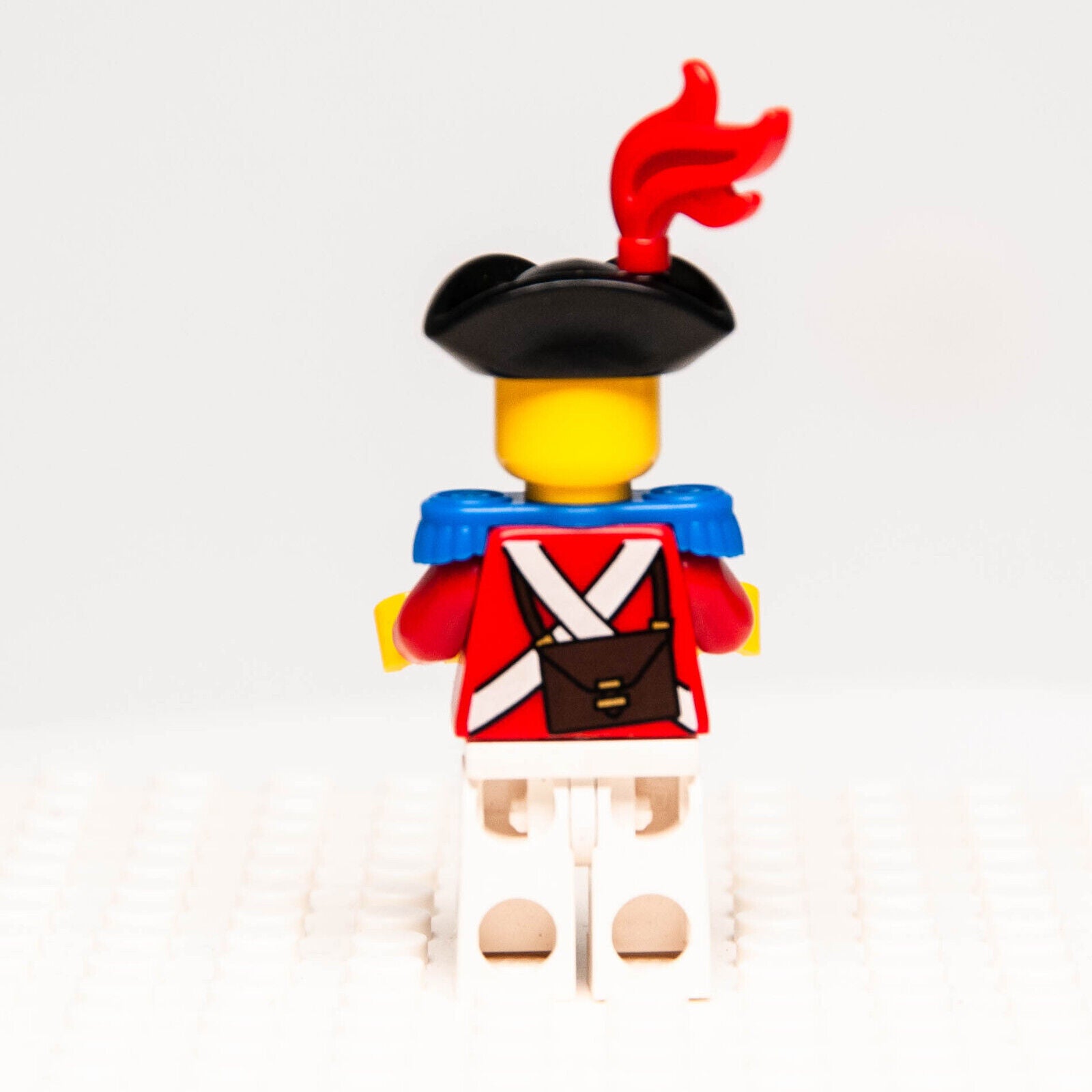 Lego PIrates Minifigure - Imperial Soldier II Red Plume, Brown Beard 6242 (pi089 - StudBee