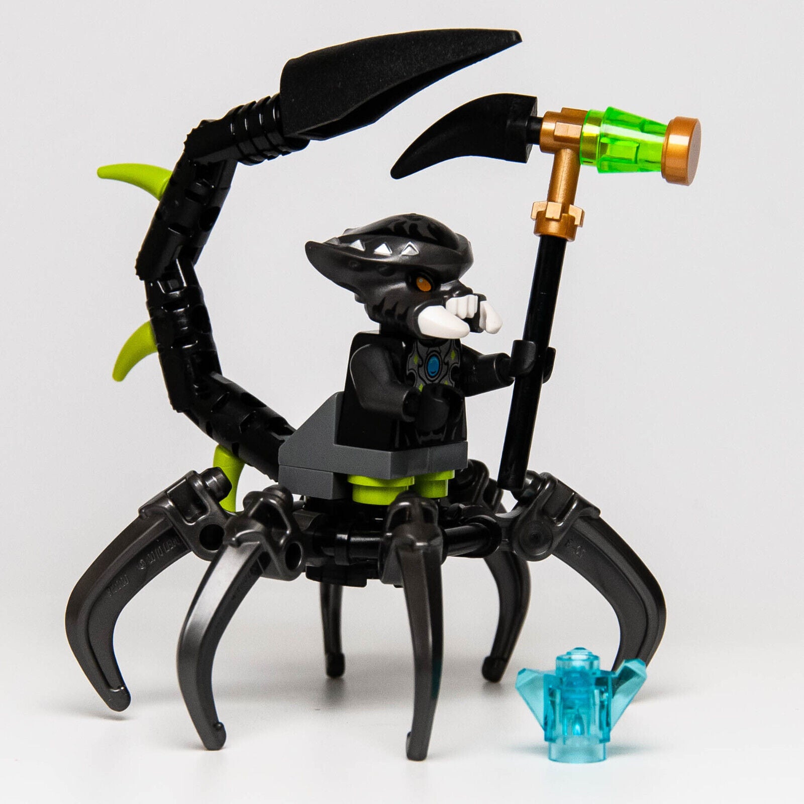 LEGO Legends Of Chima Scutter Minifigure (loc064) w/ Staff & Crystal - StudBee