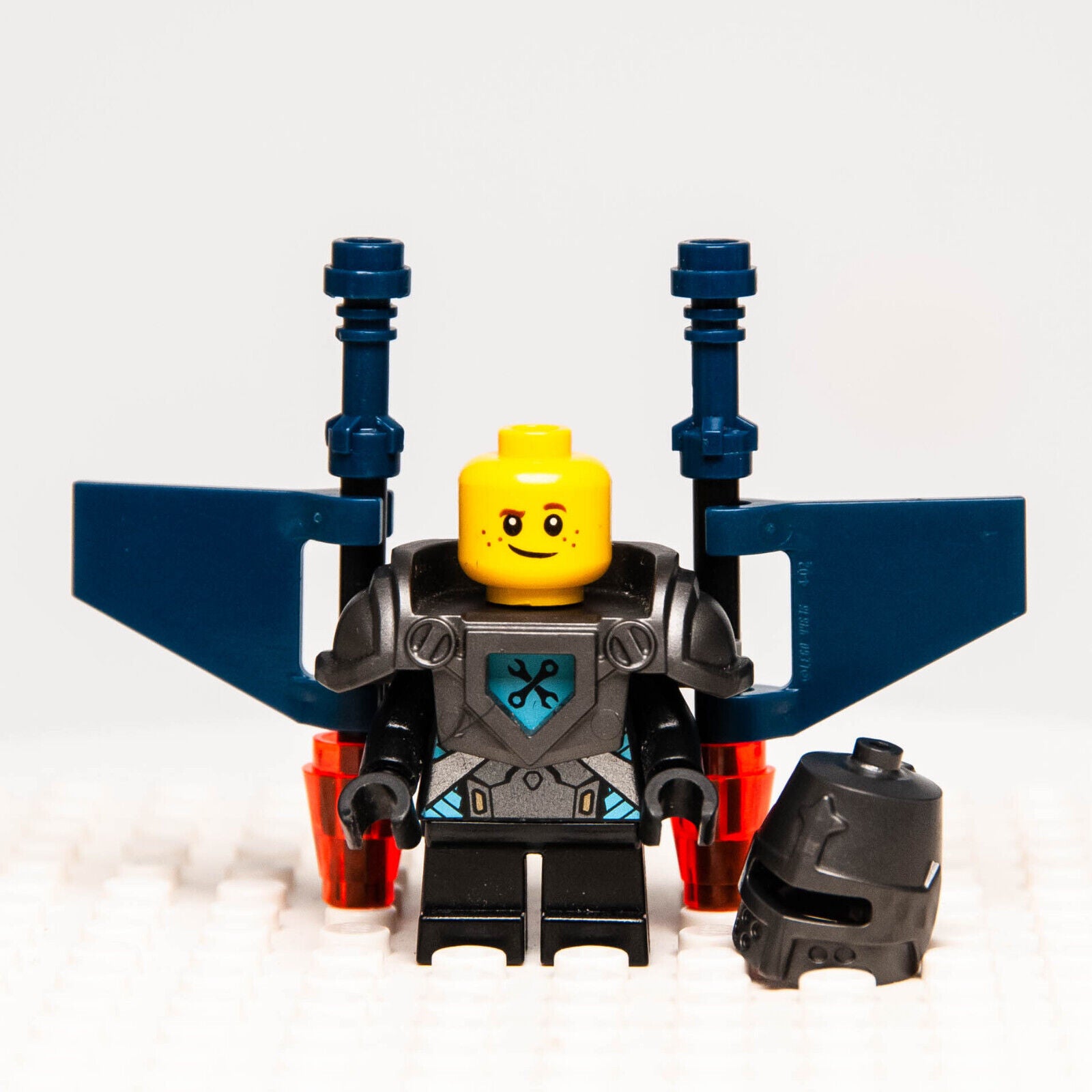 LEGO Nexo Knights Minifigure - Robin w/ Jet Pack (nex085) 271714 - StudBee