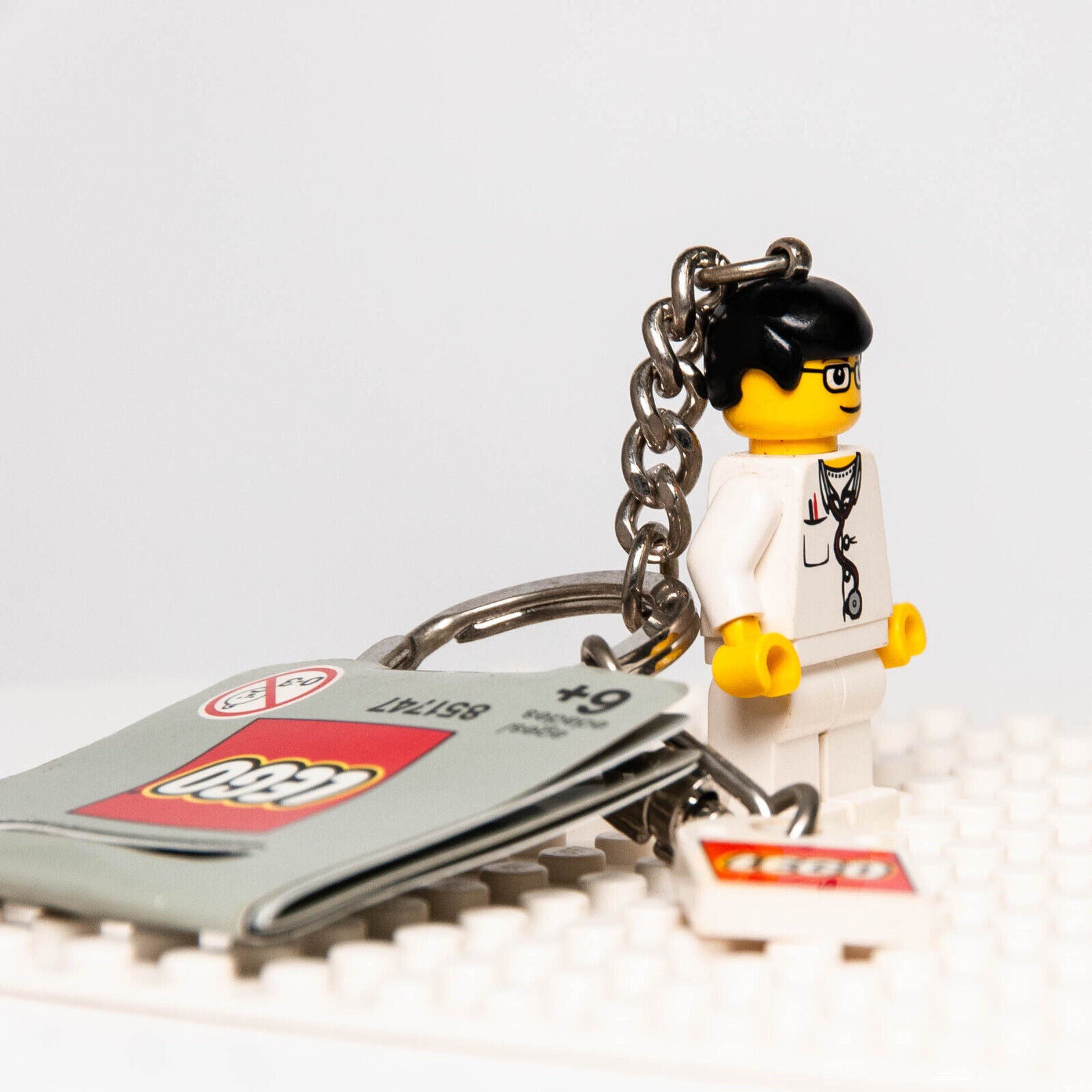 NEW LEGO City Doctor Keyring Chain with Tag (851747) 2006 (cty - StudBee