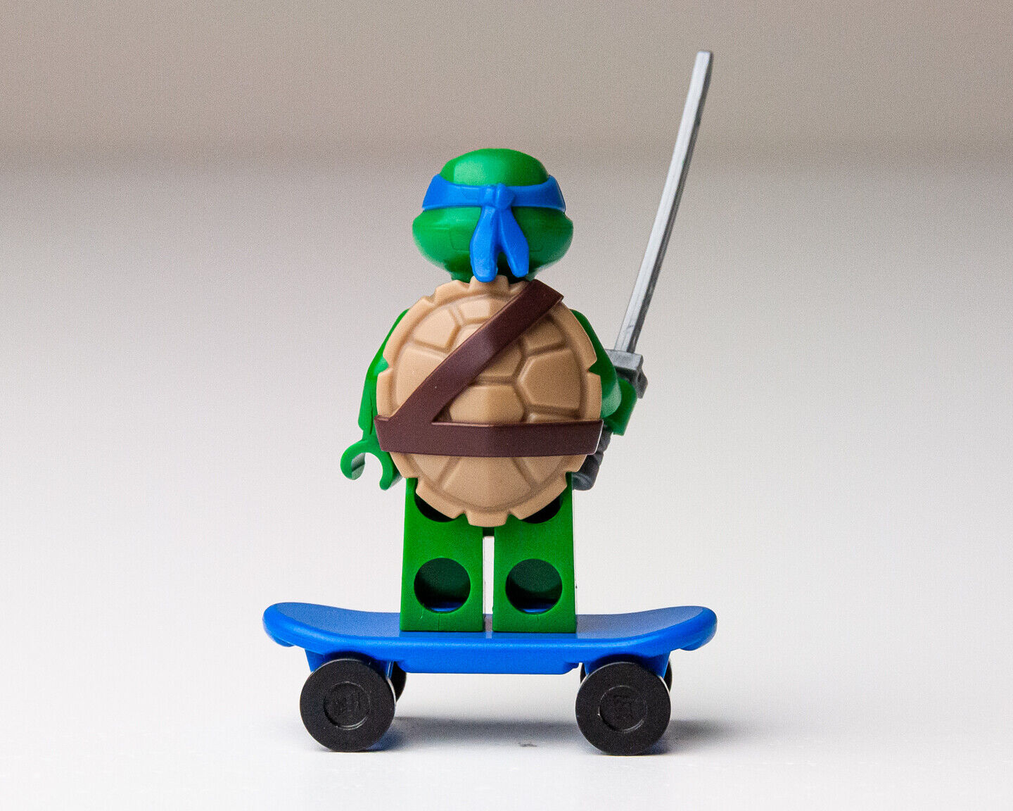 LEGO TMNT Leonardo  - Turtle Lair - 10669 (tnt053) Minifigure - StudBee