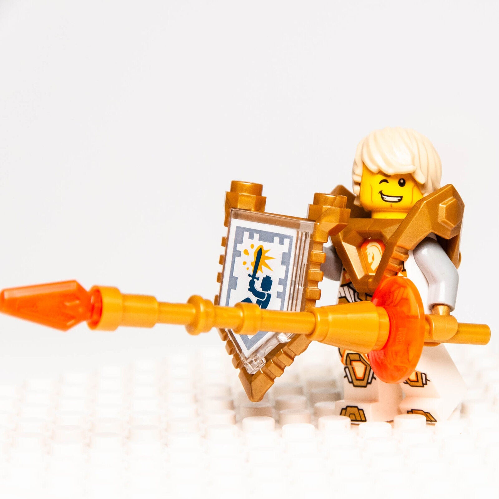Lego Nexo Knights Minifigure - Lance Blonde Hair (nex146) 271828 - StudBee