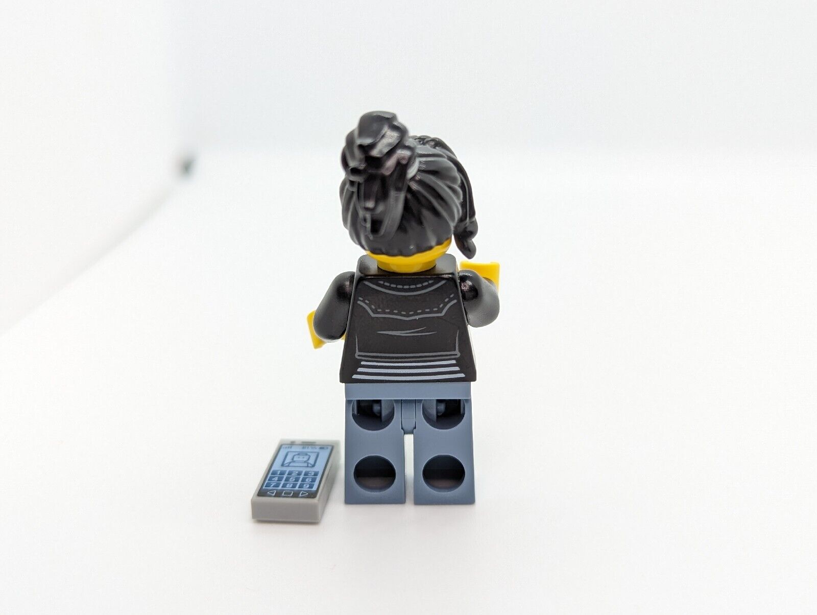LEGO Ninjago Minifigure - City Chase 70607 Nya With Smart Phone - StudBee