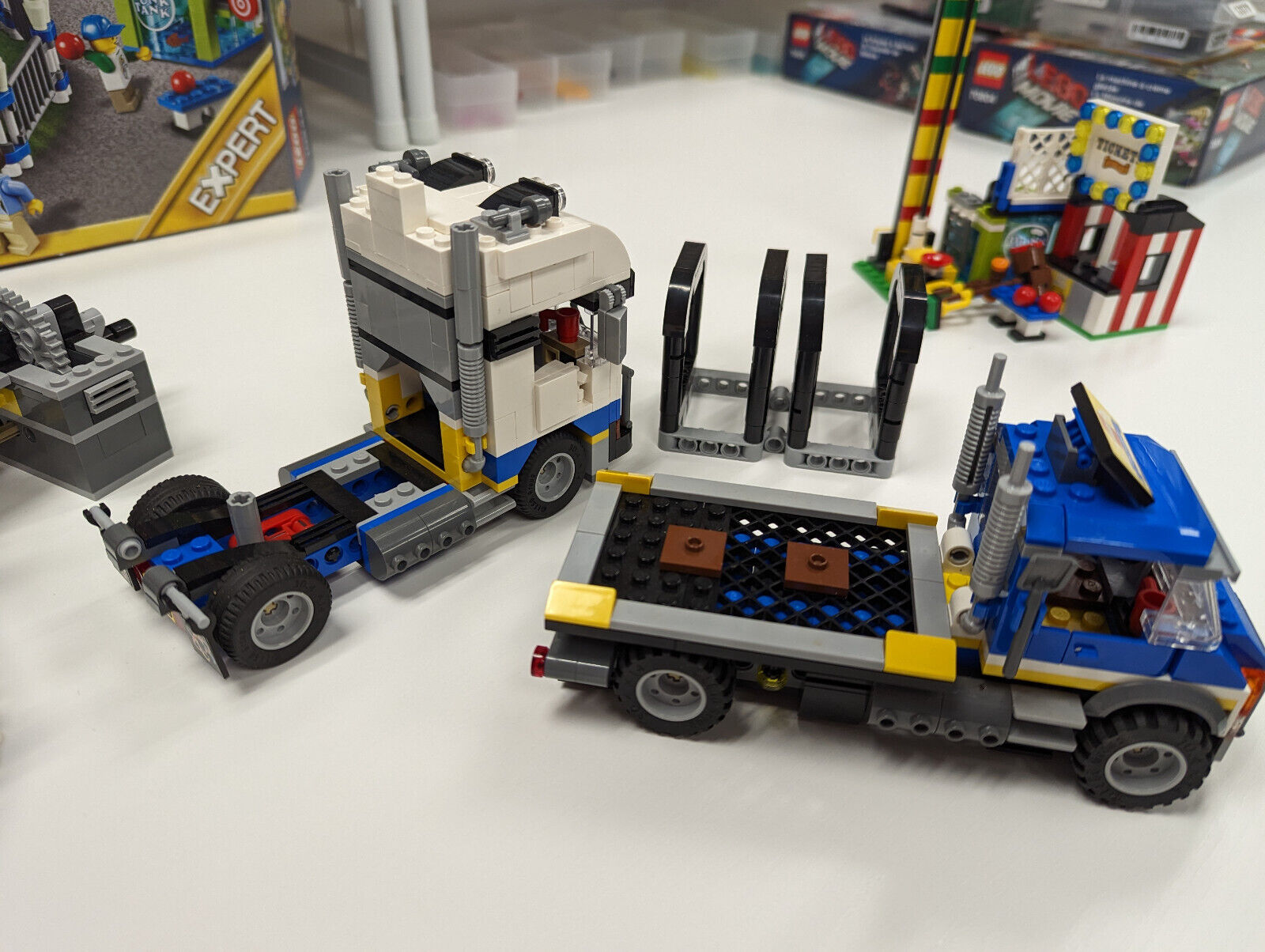 Lego 10244 Fairground Mixer w/ Minifigs, Box & Instructions - Complete! - StudBee