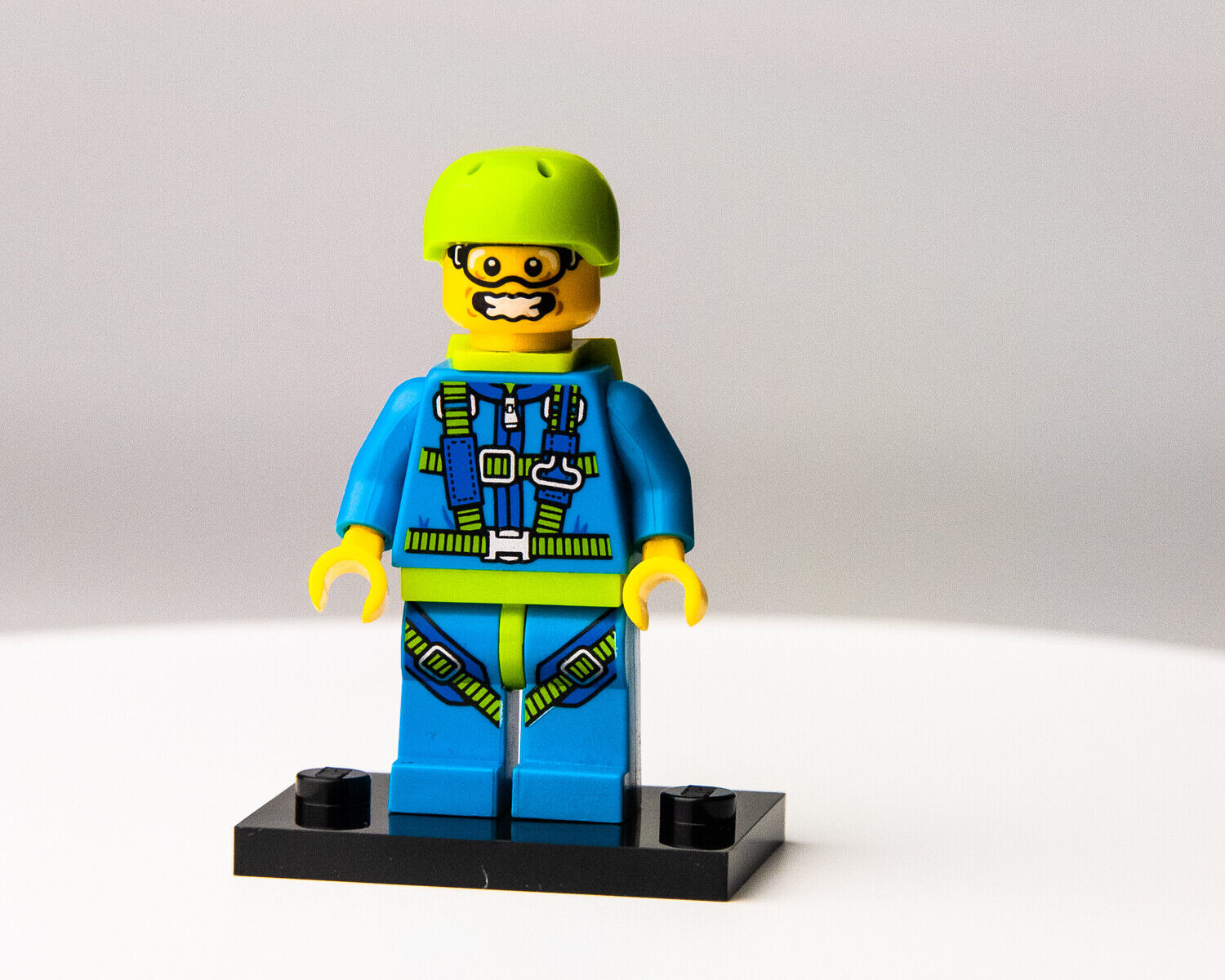 LEGO Skydiver - CMF Series 10 -  (col10-6) Minifigure - StudBee