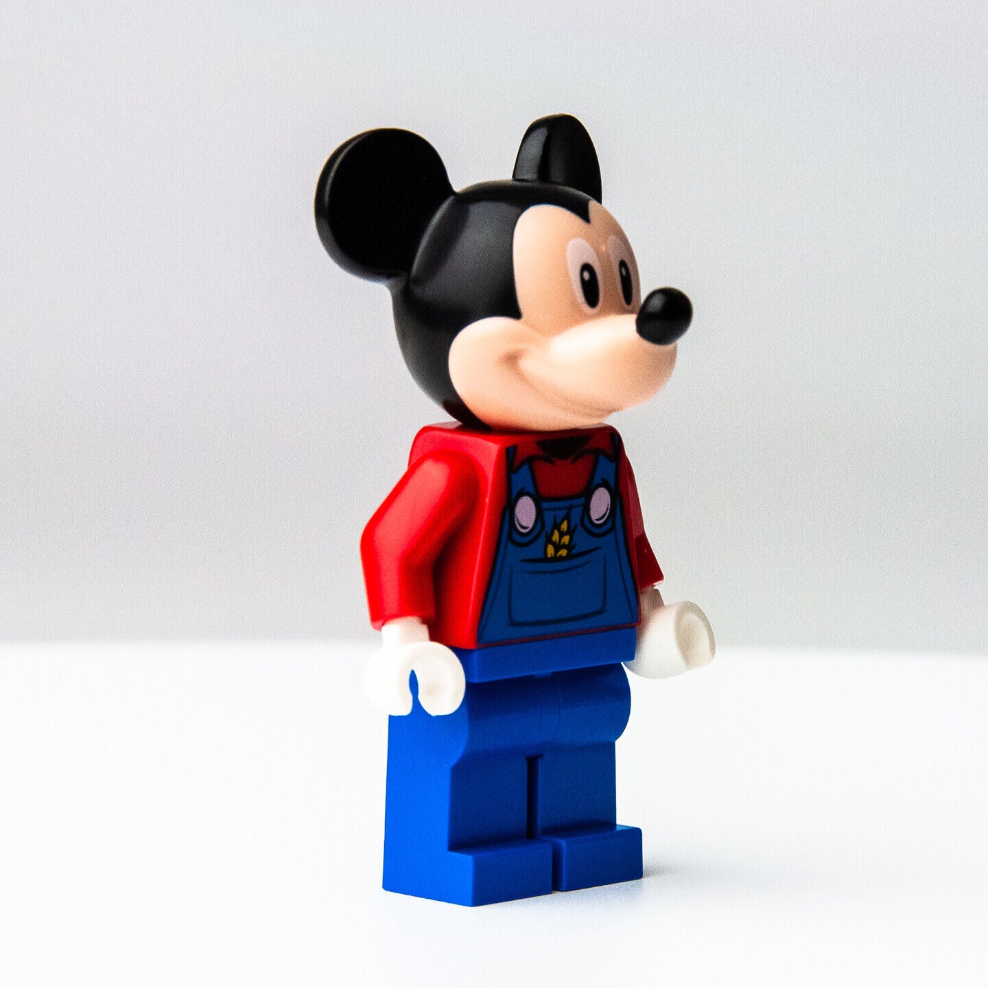 NEW Mickey Mouse - Mickey Mouse & Donald Duck's Farm - (dis054) LEGO Minifigure - StudBee