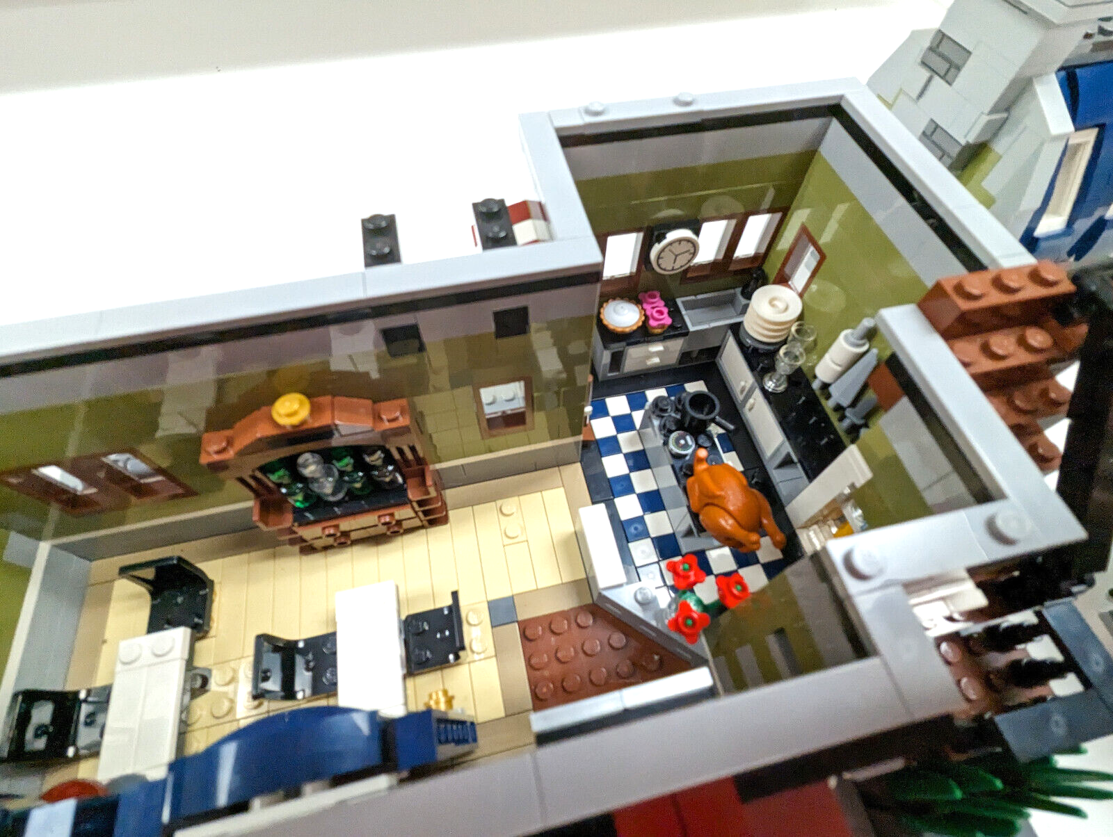 LEGO Creator Expert Modular 10243 Parisian Restaurant - 100% Complete w/Manuals - StudBee