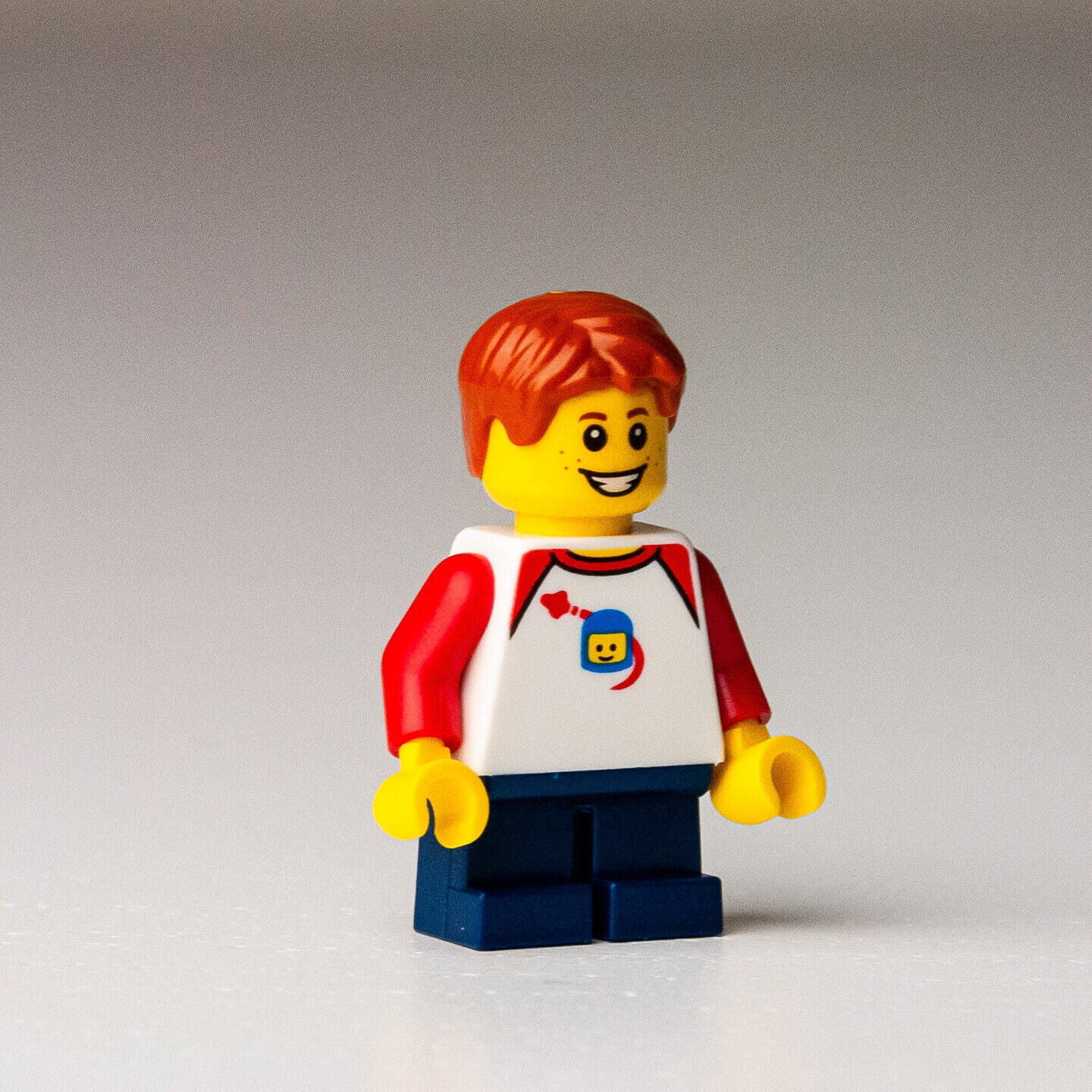 NEW LEGO Minifigure - Boy Kid in Benny Classic Space Shirt (twn397) 31108 - StudBee
