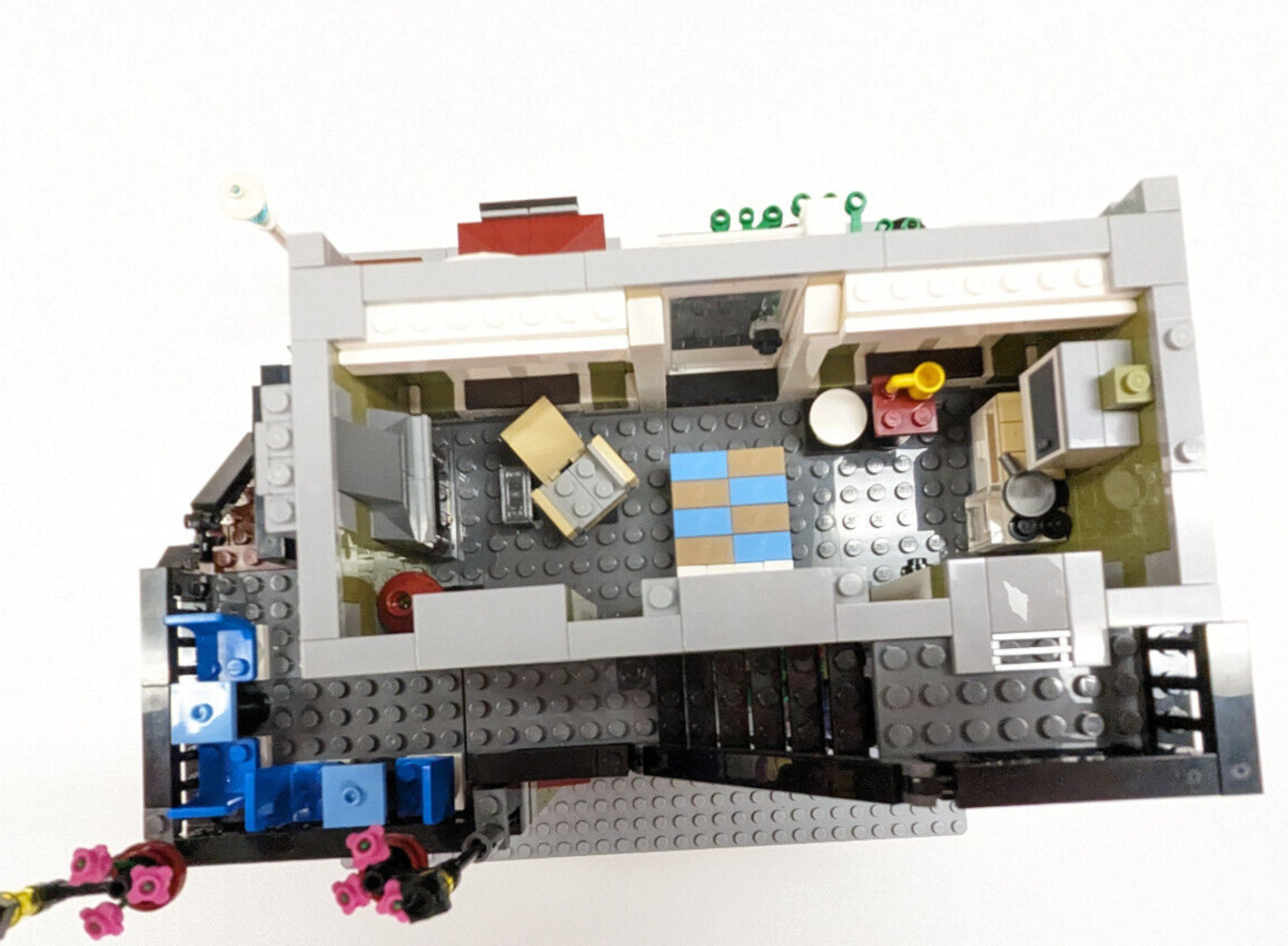 LEGO Creator Expert Modular 10243 Parisian Restaurant - 100% Complete w/Manuals - StudBee