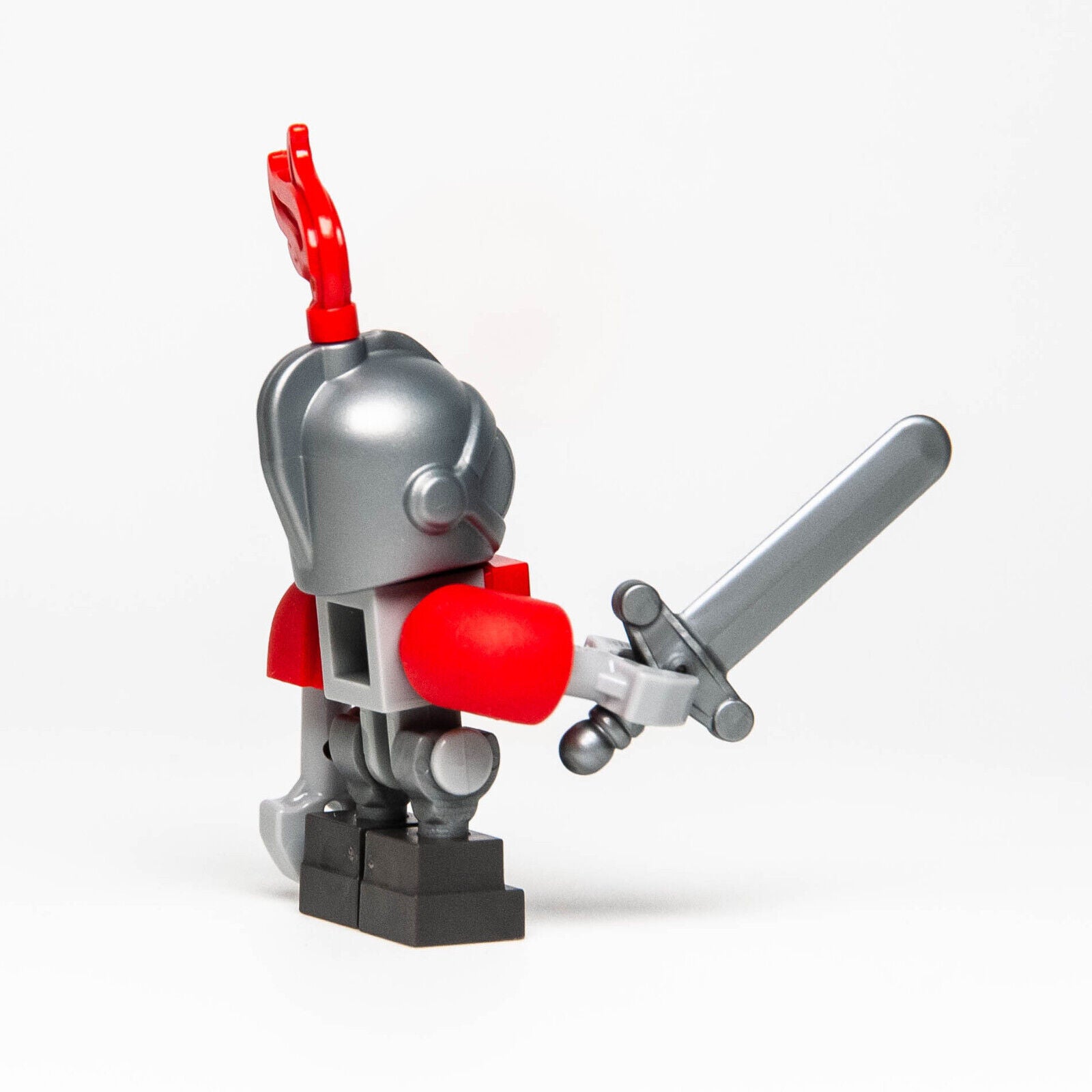 LEGO Nexo Knights Minifigure - Macy's Bot w/ Sword (nex049) 70319 - StudBee