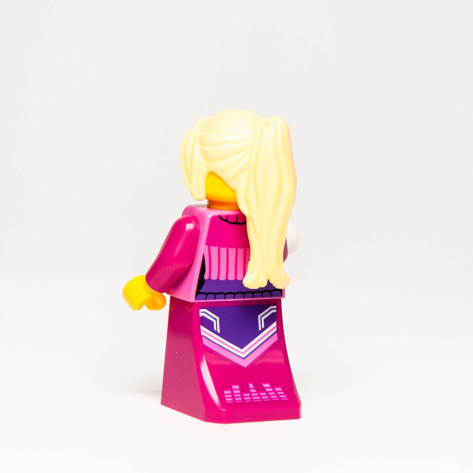 New Lego BAM 2023 Q2 Minifigure - Magenta Gamer Girl w/ Game Controller - StudBee