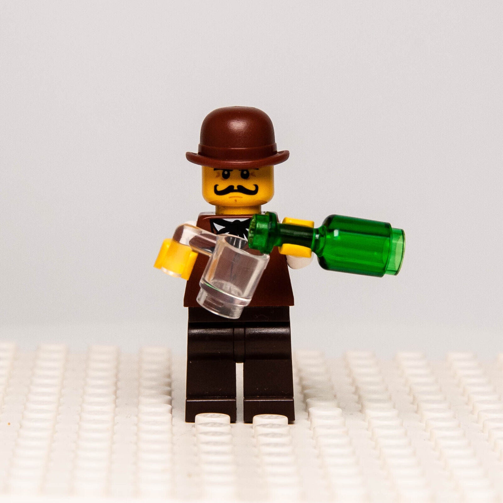 The LEGO Movie Minifigure - Sudds Backwash (tlm036) -  70812 Western Bartender - StudBee