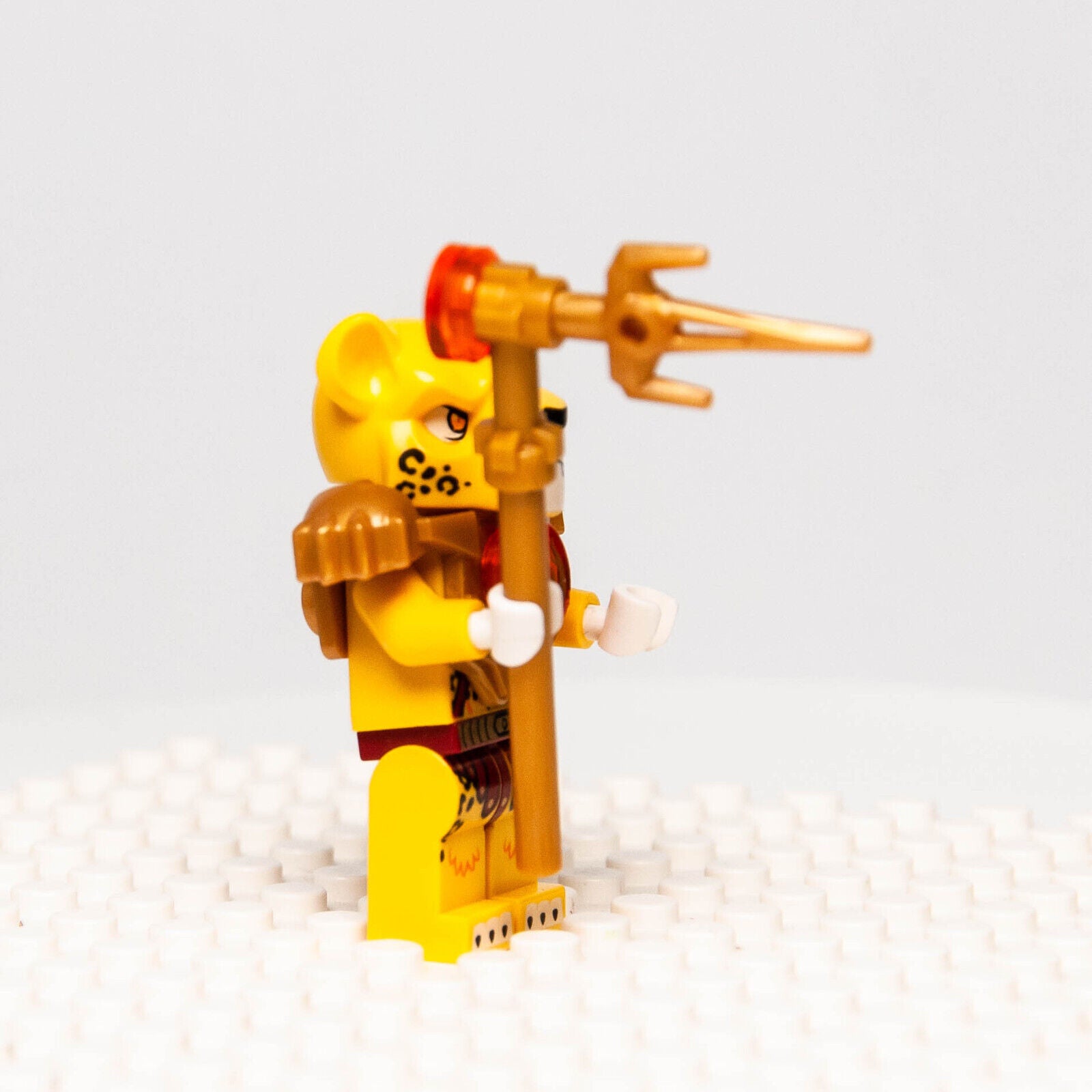 LEGO Chima Minifigure: Lundor, Fire Chi and Heavy Armor (loc081) 70141 Leopard