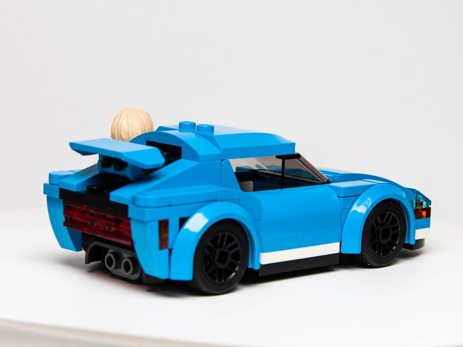 LEGO City Traffic Blue Sports Car- Set 60285 - COMPLETE w/ Box, Instructions - StudBee