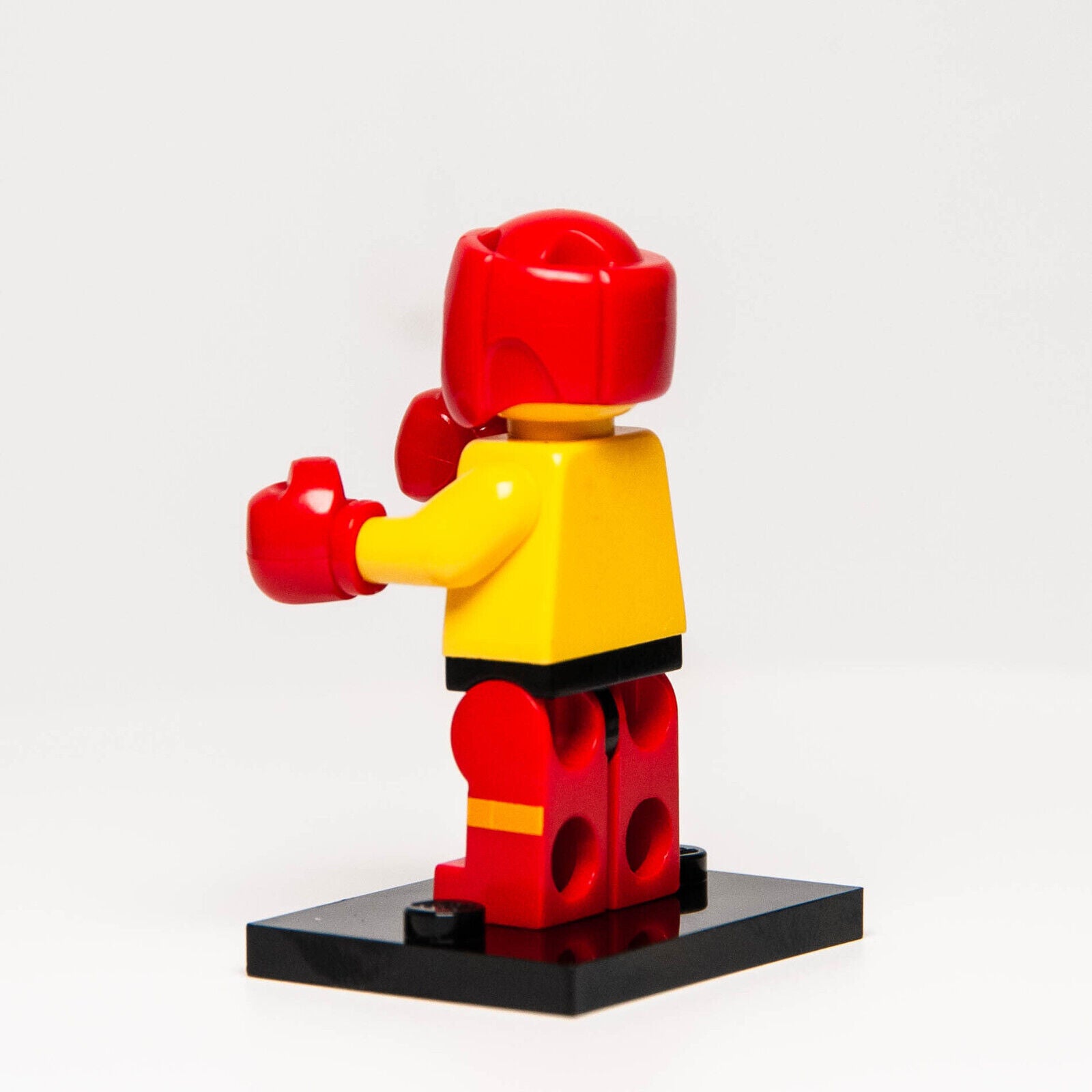 LEGO CMF 8805 Series 5 Minifigure - Boxer with Stand (col05-13) col077 - StudBee