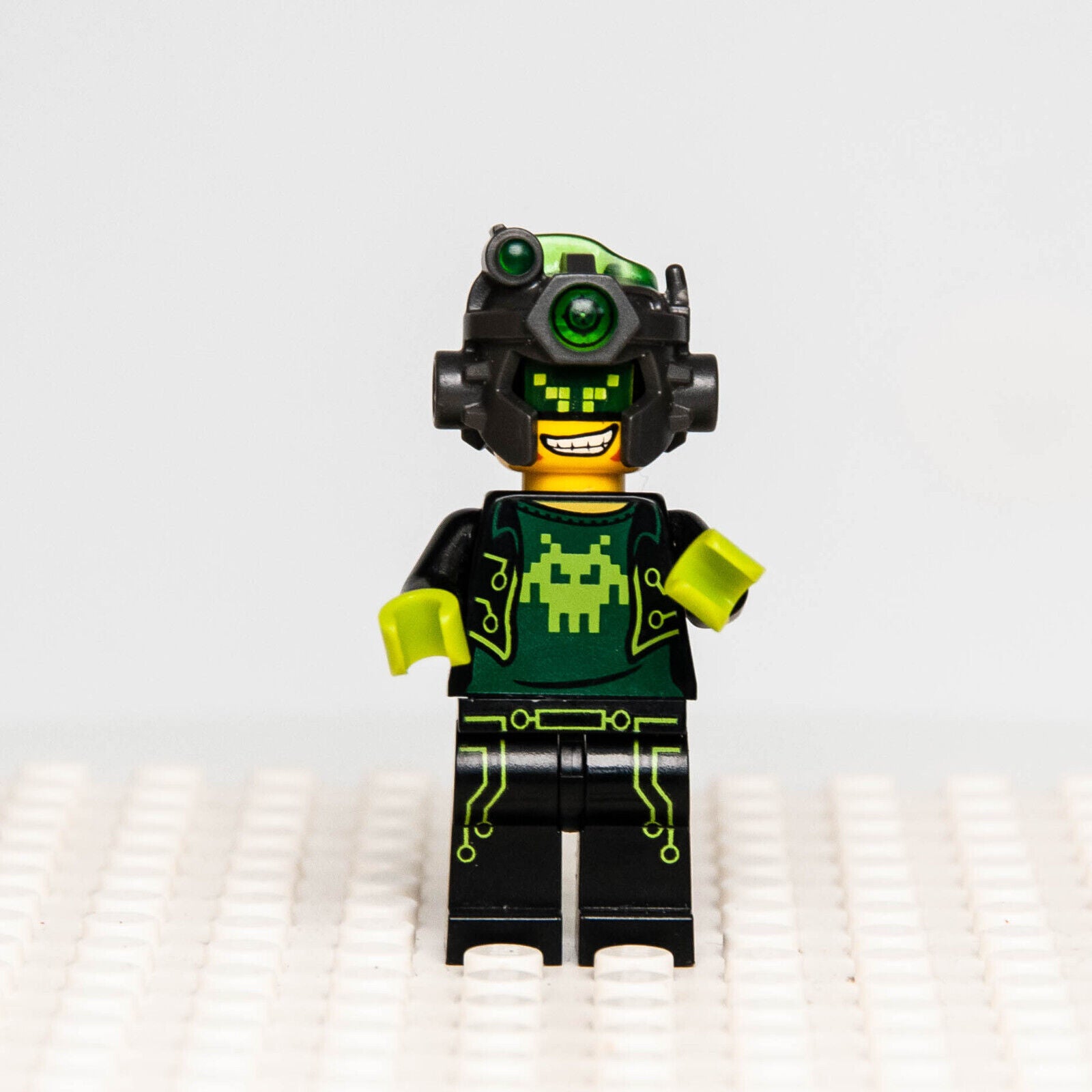 LEGO Ultra Agents Minifigure - Terabyte (uagt016) Mission HQ 70165 - StudBee