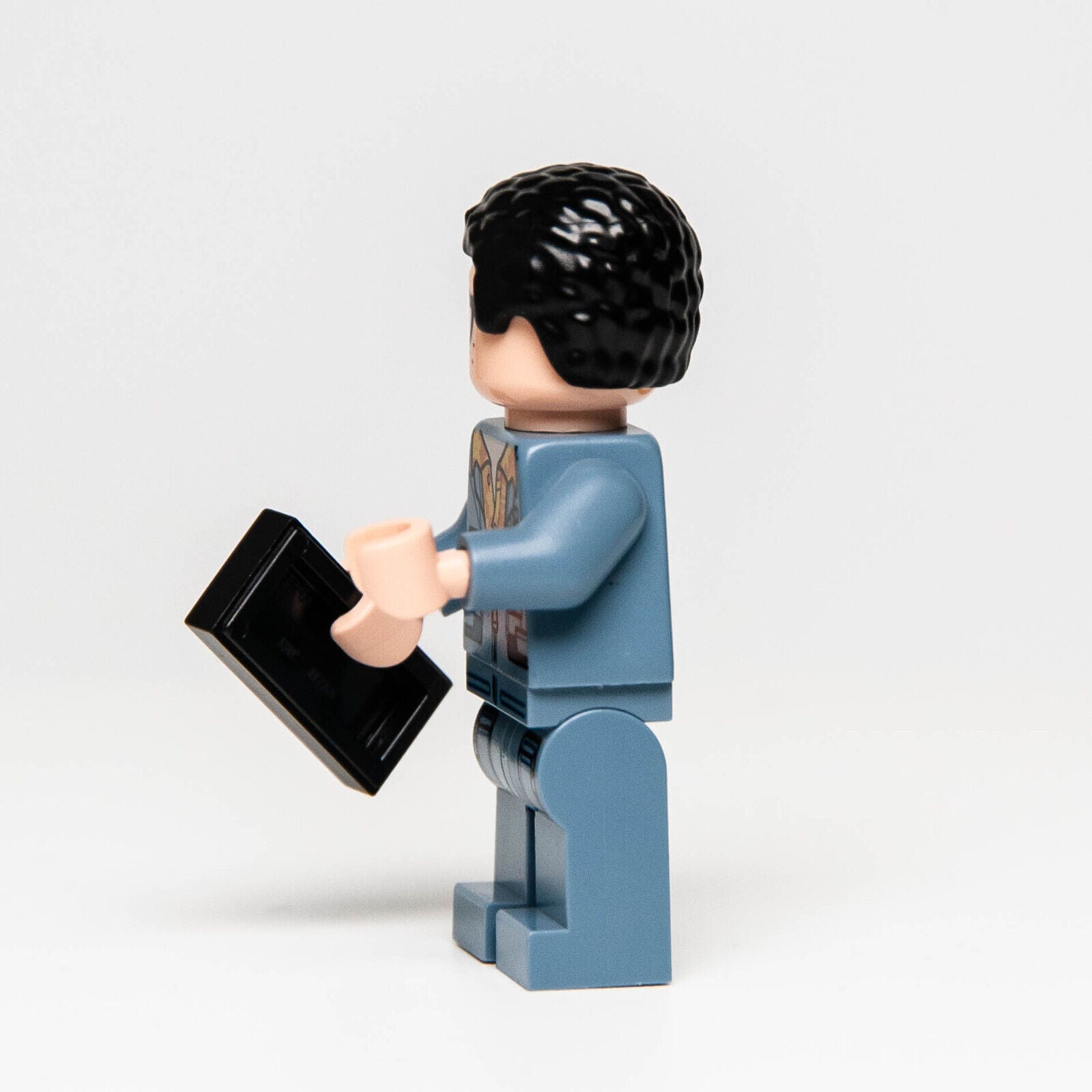 LEGO Jurassic World Minifigure - Danny Nedermeyer (jw047) w/ VHS Tape 75935 - StudBee