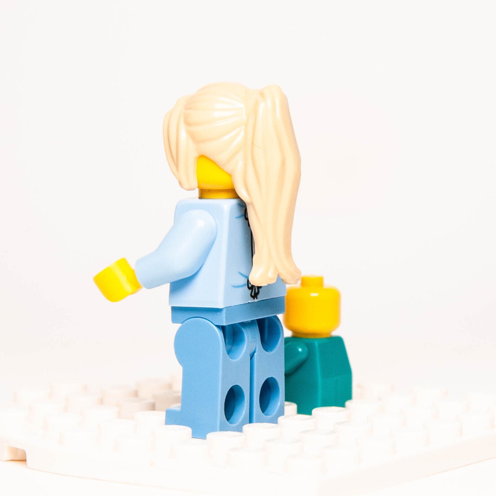 Lego Minifigure Lot: Mother in Hospital Gown (cty1347) & Baby (cty1186) 60330 - StudBee