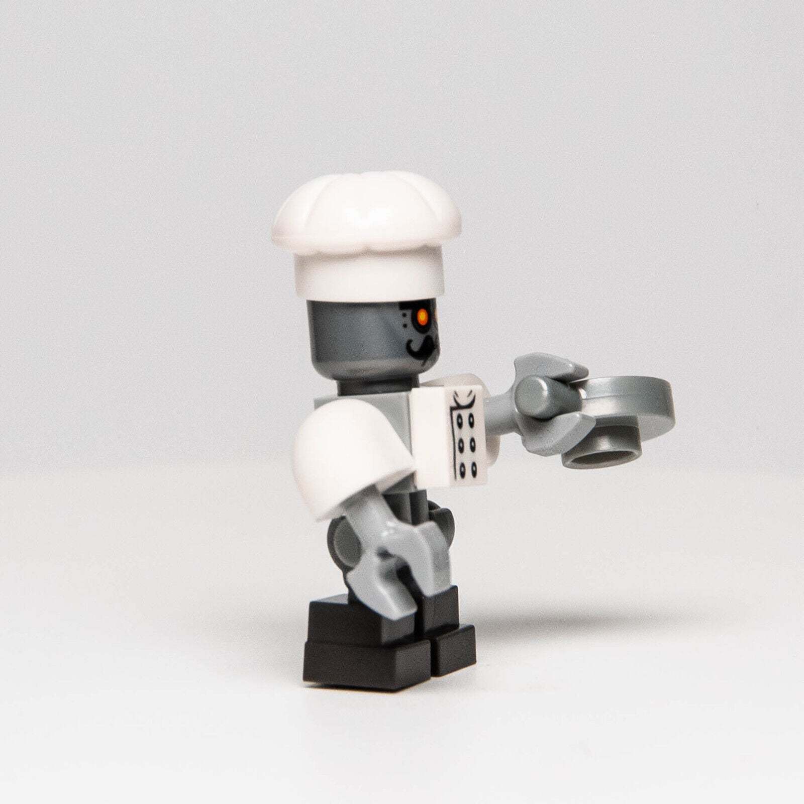 Lego Nexo Knights Minifigure - Chef Eclair w/ Pan (nex009)