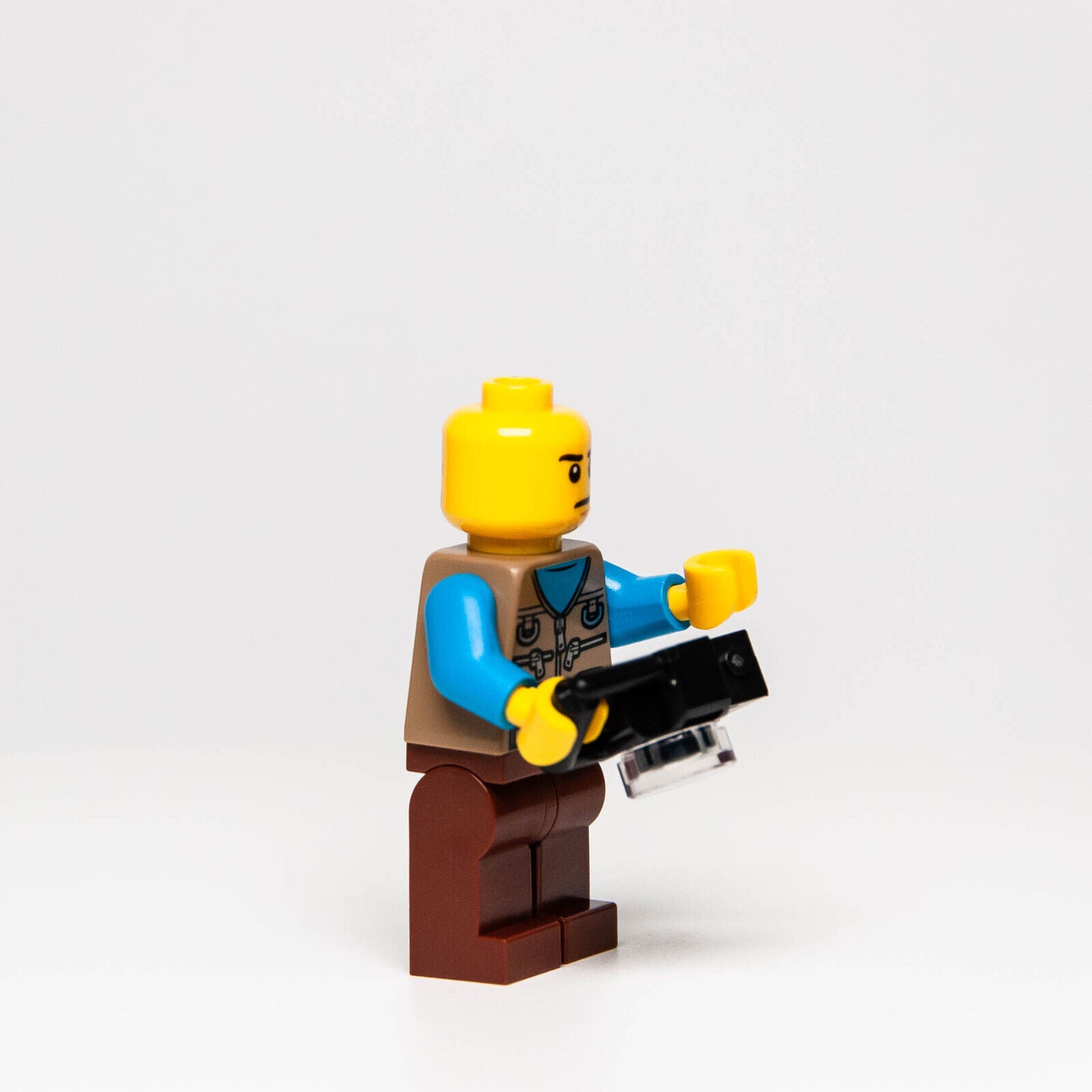NEW LEGO Nature Photographer Tree Disguise Minifigure (cty1098) w/ Bird 60267 - StudBee